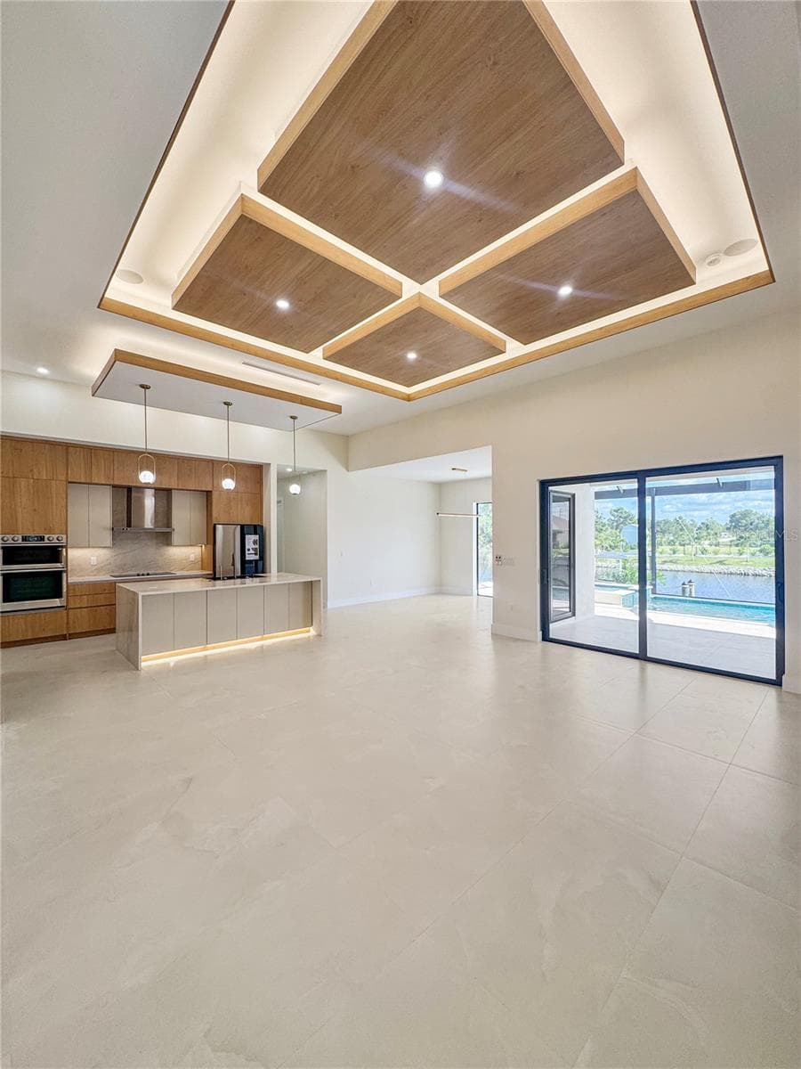 Open-Concept Living Area and Kitchen - 8568 SANTA CRUZ DR, PORT CHARLOTTE