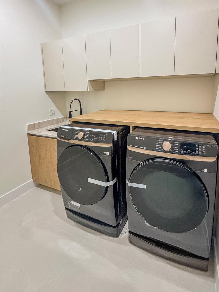 Laundry Room with Sink, Countertop, Cabinets and Washer/Dryer - 8568 SANTA CRUZ DR, PORT CHARLOTTE