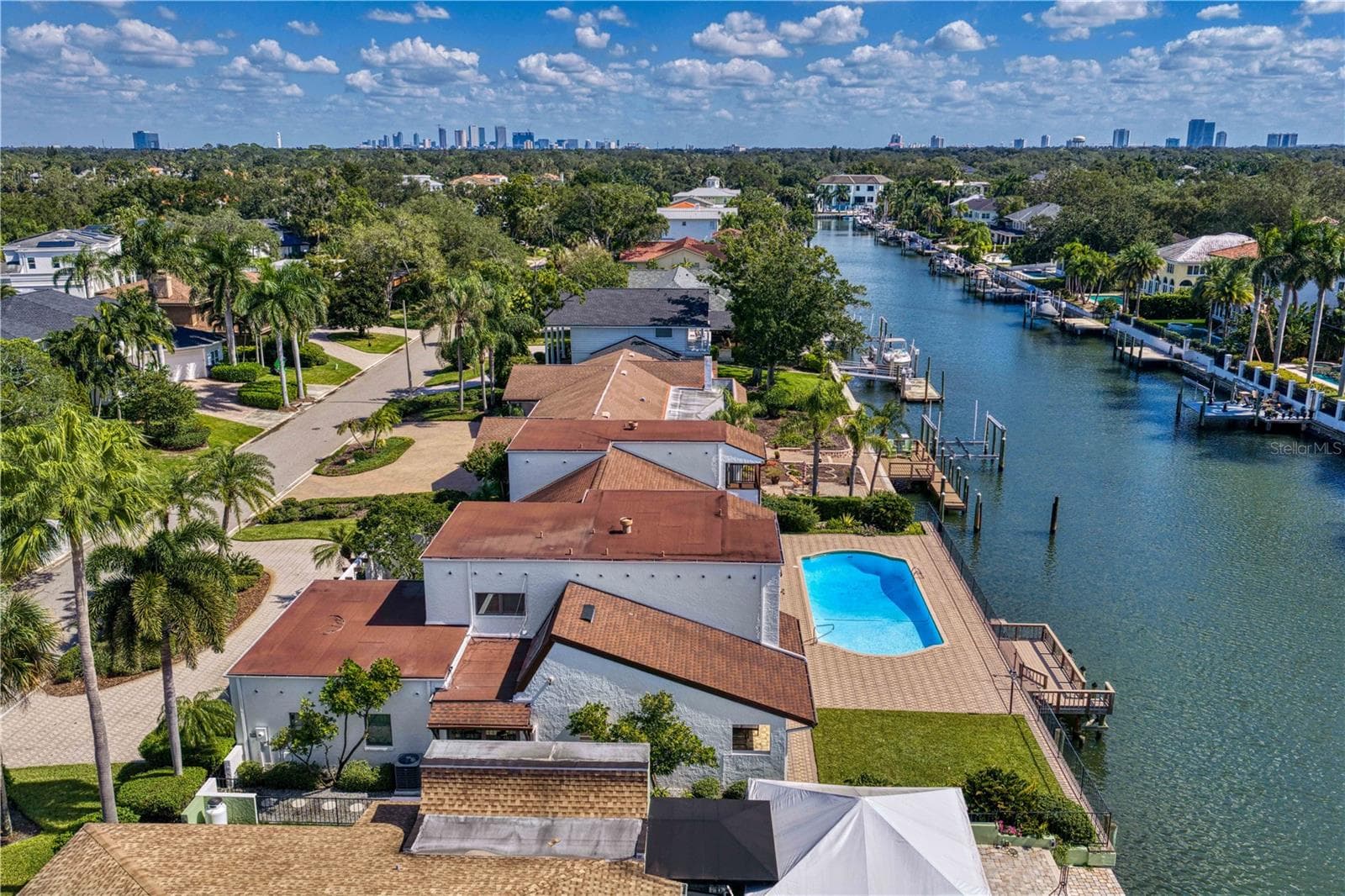 Single Family Residence at 4922 W BAY WAY PL, TAMPA, photo 5 of 45