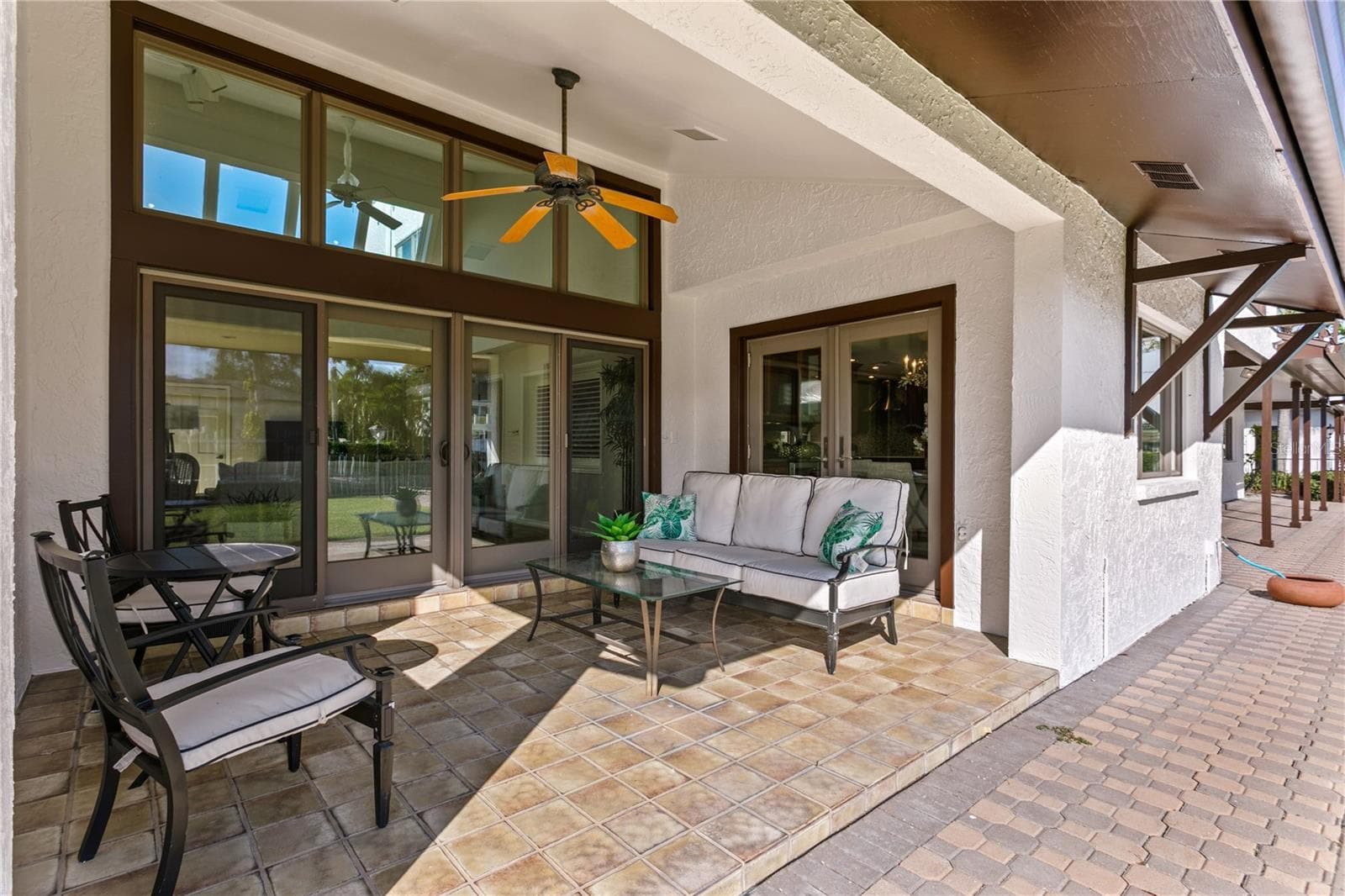 Outdoor covered porch - 4922 W BAY WAY PL, TAMPA
