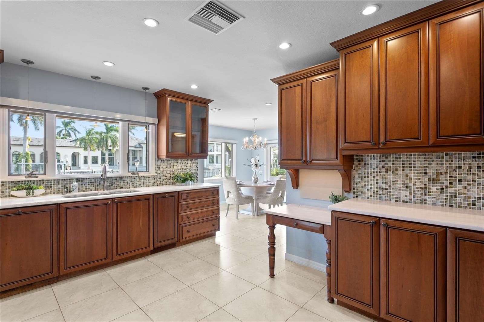Single Family Residence at 4922 W BAY WAY PL, TAMPA, photo 11 of 45