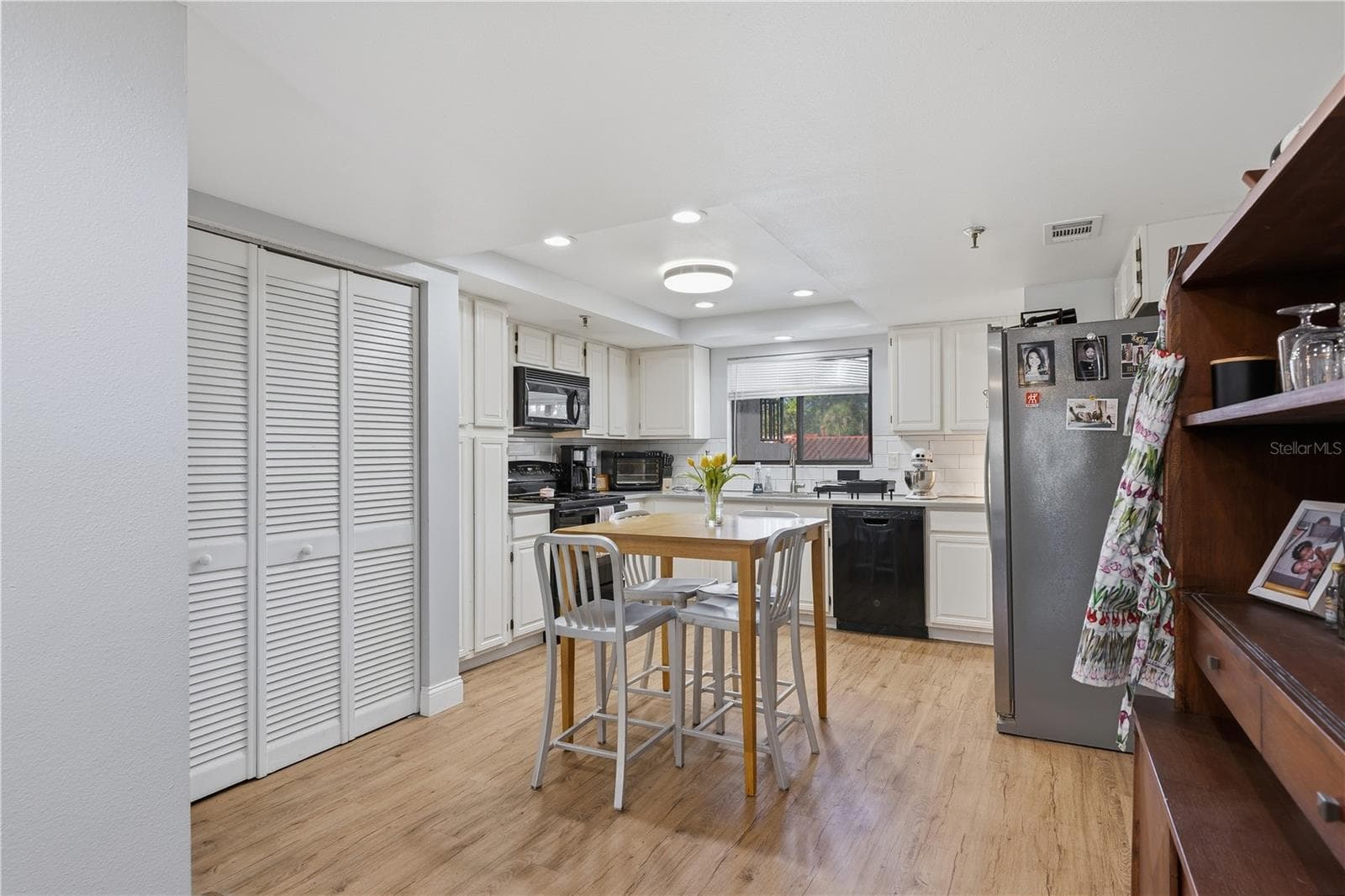 kitchen view from family room - 1166 CARMEL CIR #200, CASSELBERRY