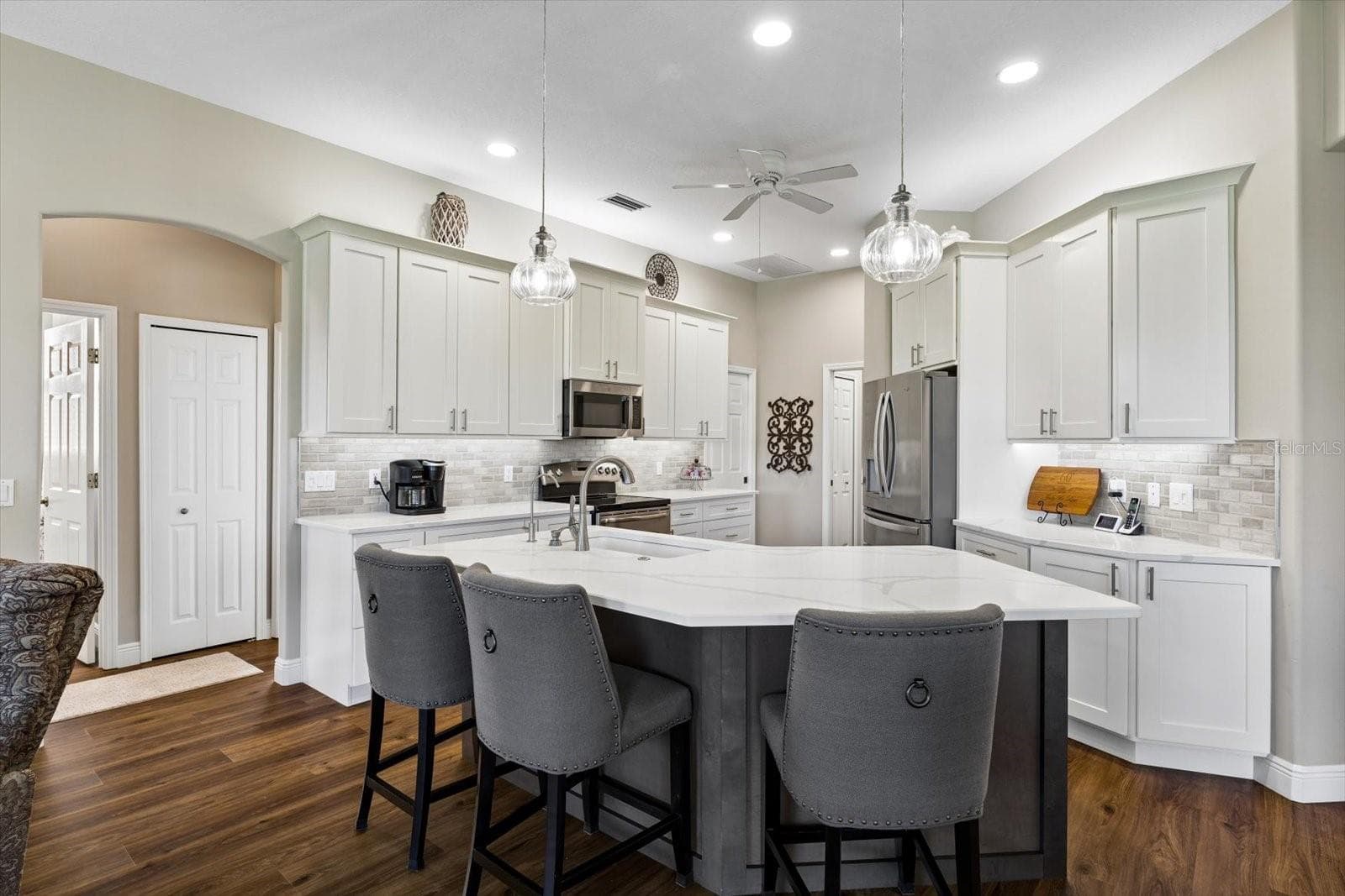Single Family Residence at 9921 LAUREL VALLEY AVENUE CIR, BRADENTON, photo 6 of 34