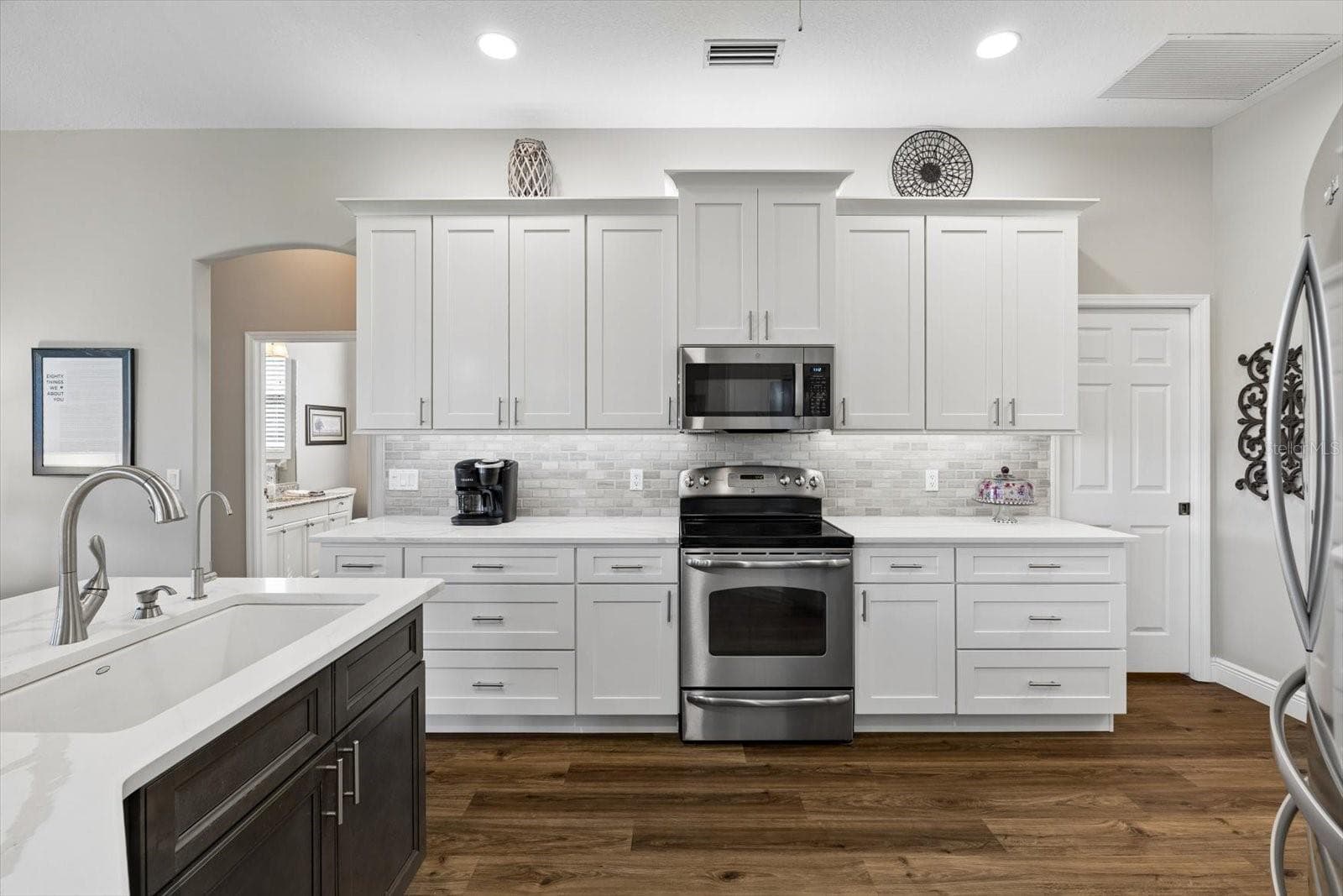 Great lighting and spacious Kitchen - 9921 LAUREL VALLEY AVENUE CIR, BRADENTON