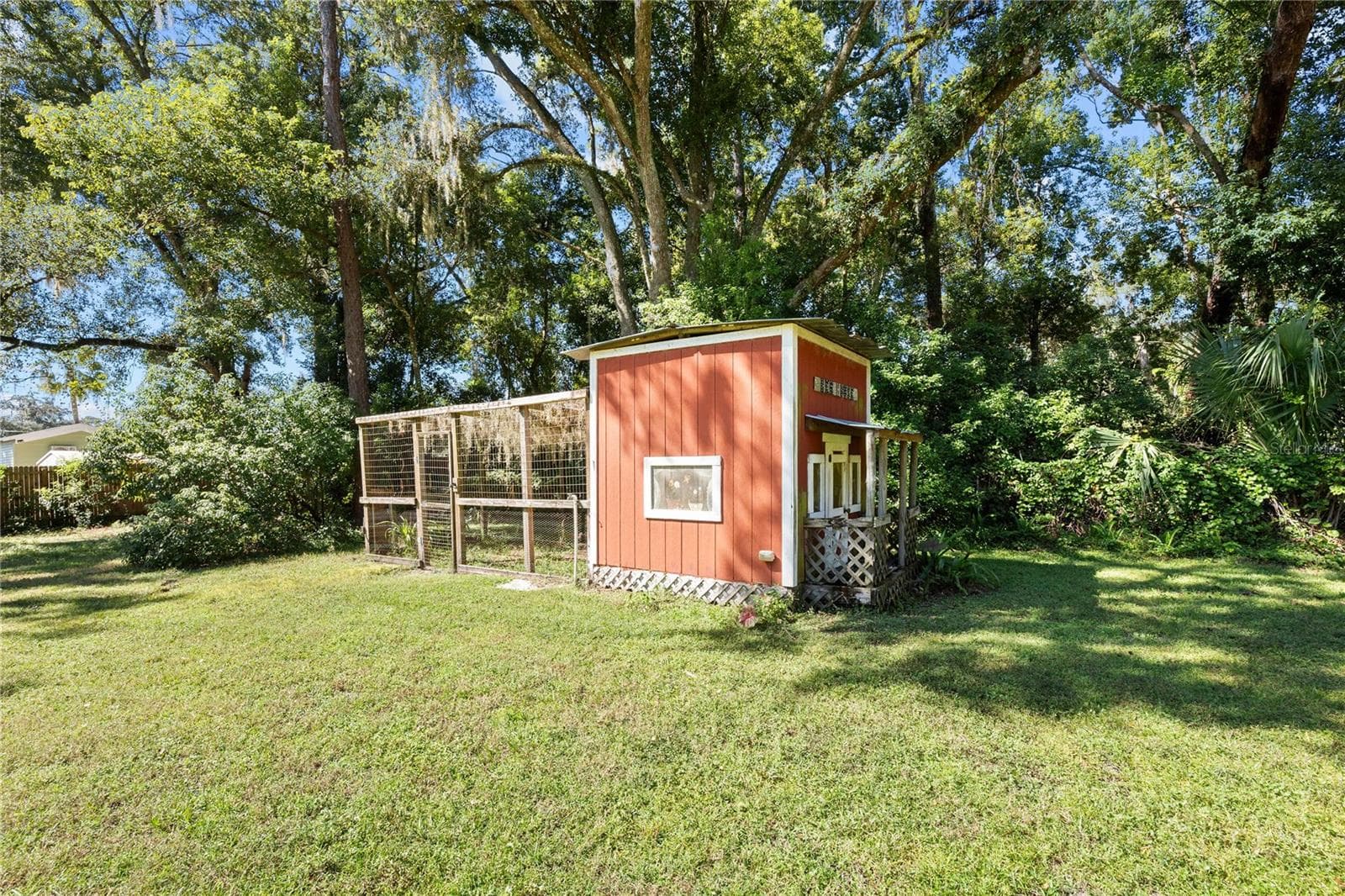 Henhouse - 37544 TUCKER RD, ZEPHYRHILLS