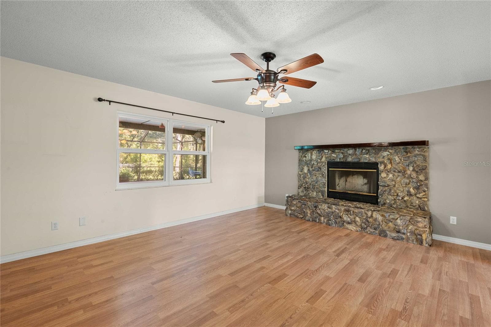 Living Room - 37544 TUCKER RD, ZEPHYRHILLS