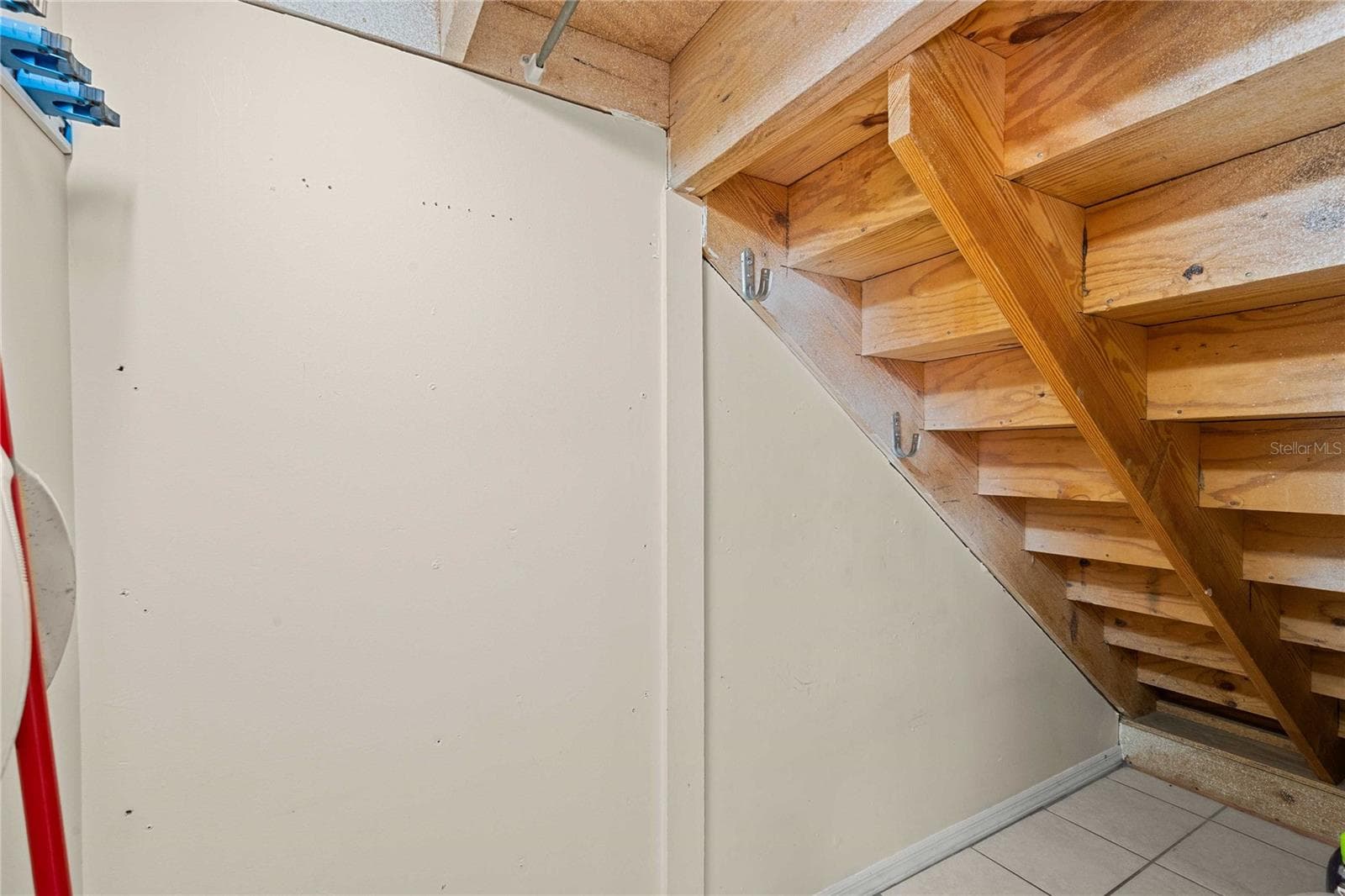 Under Stair Storage - 37544 TUCKER RD, ZEPHYRHILLS