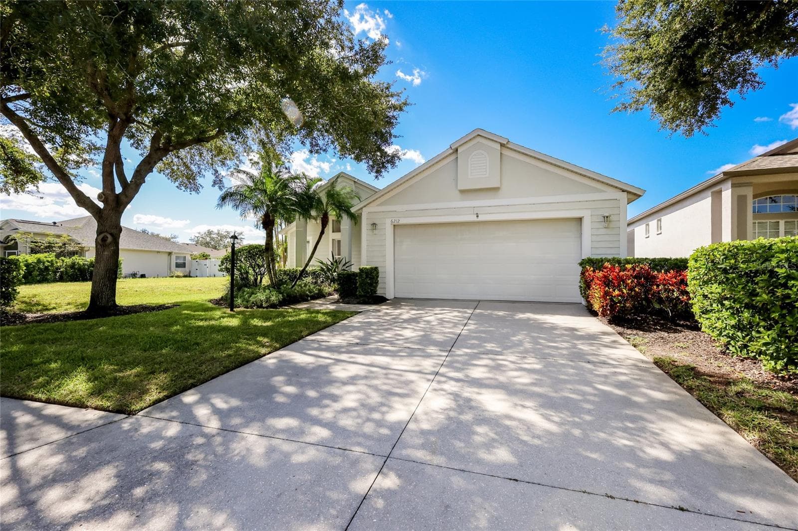 Single Family Residence at 6212 MACAW GLN, LAKEWOOD RANCH, photo 2 of 48