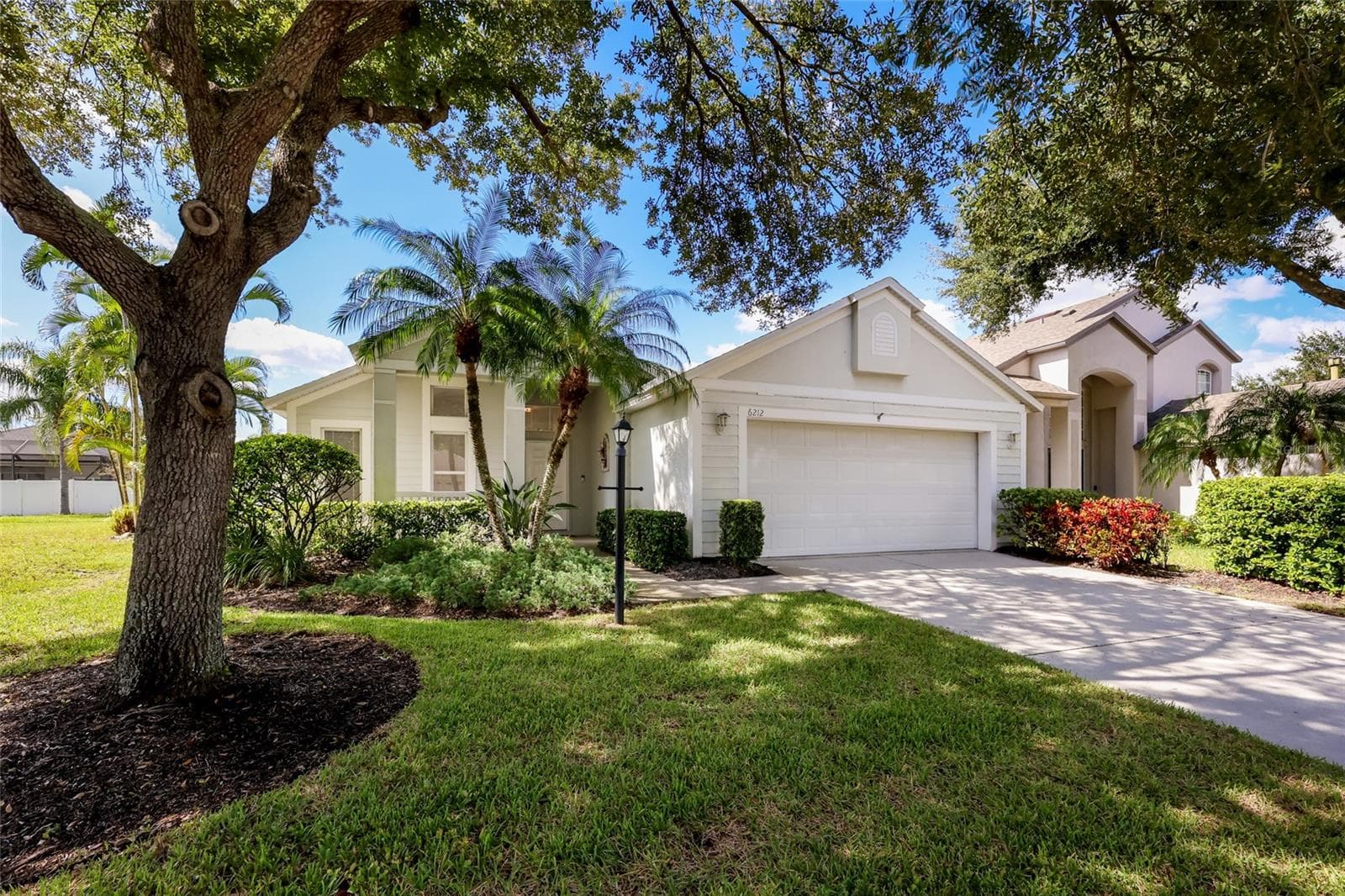 Single Family Residence at 6212 MACAW GLN, LAKEWOOD RANCH, photo 3 of 48