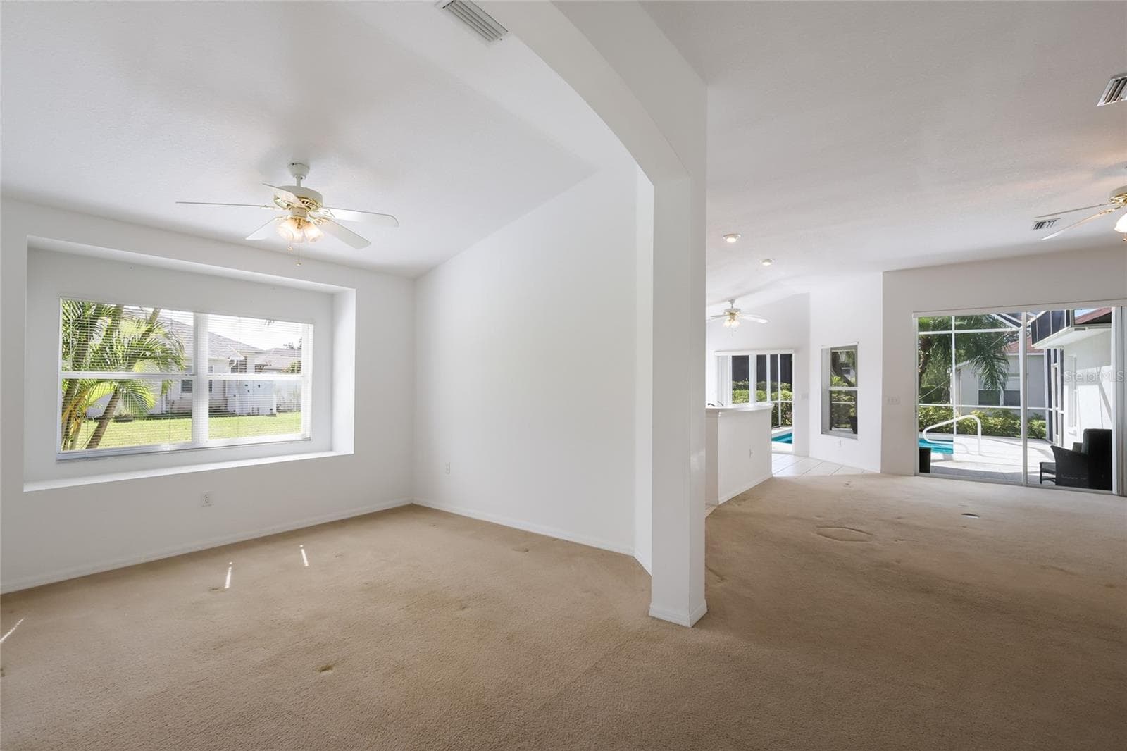 Single Family Residence at 6212 MACAW GLN, LAKEWOOD RANCH, photo 9 of 48