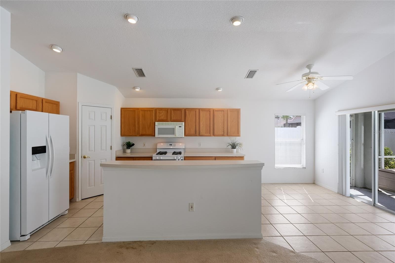 Single Family Residence at 6212 MACAW GLN, LAKEWOOD RANCH, photo 13 of 48