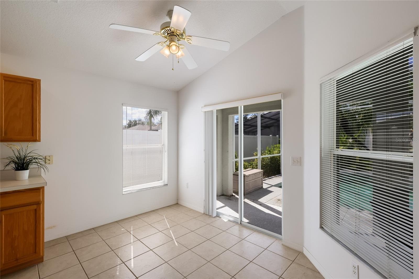 Single Family Residence at 6212 MACAW GLN, LAKEWOOD RANCH, photo 17 of 48