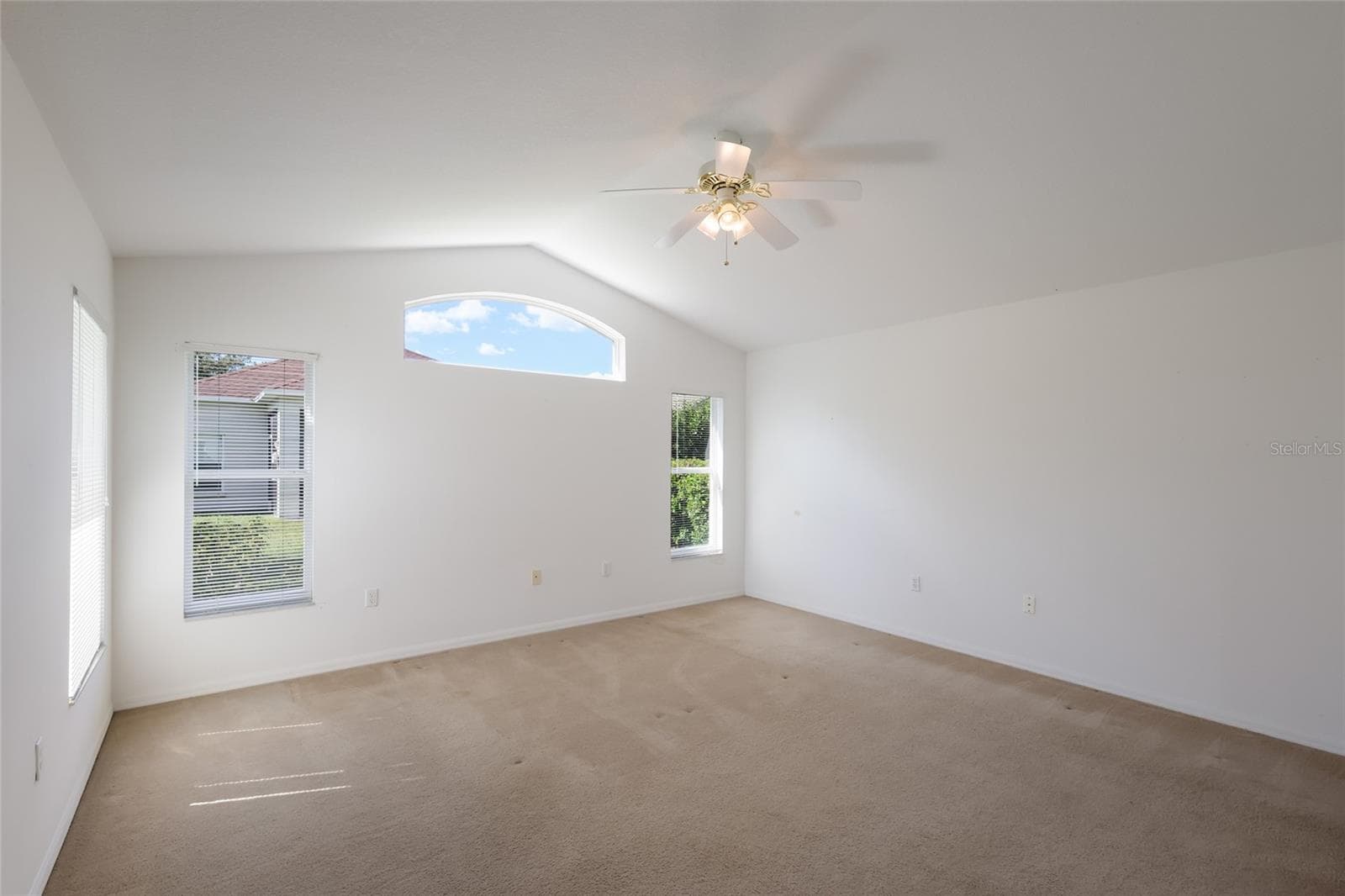 Single Family Residence at 6212 MACAW GLN, LAKEWOOD RANCH, photo 8 of 48