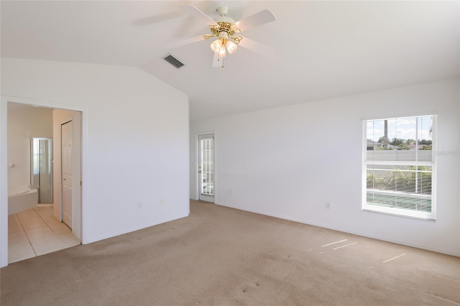 Single Family Residence at 6212 MACAW GLN, LAKEWOOD RANCH, photo 19 of 48