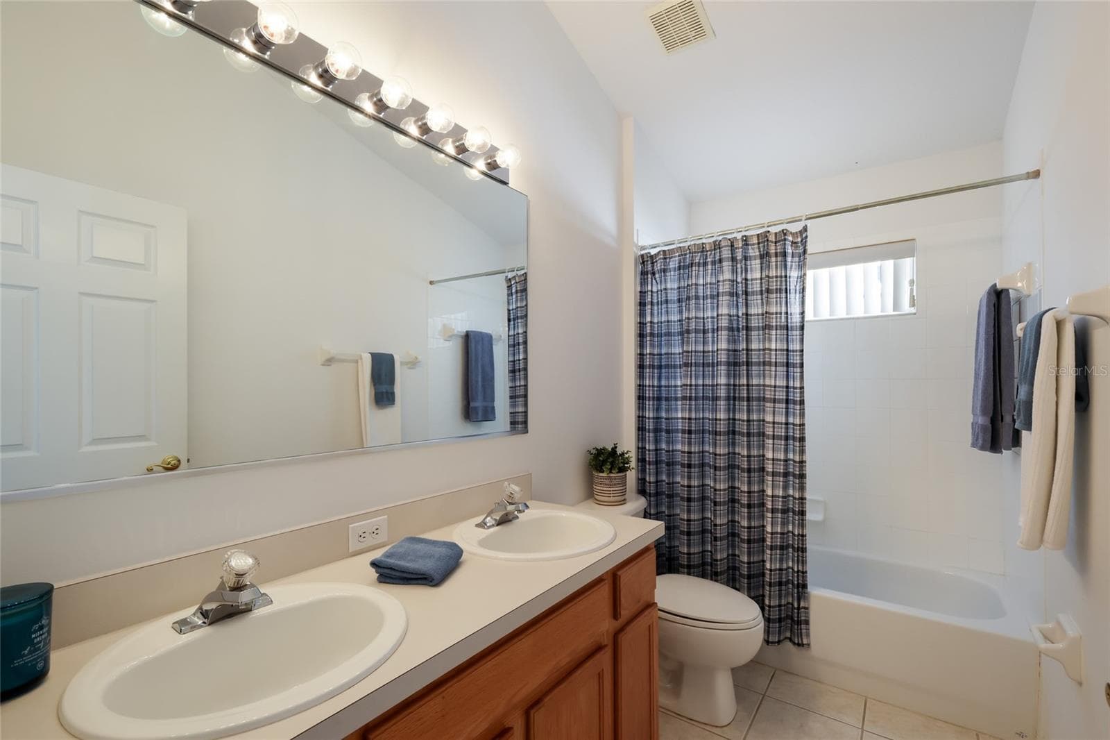 Single Family Residence at 6212 MACAW GLN, LAKEWOOD RANCH, photo 24 of 48