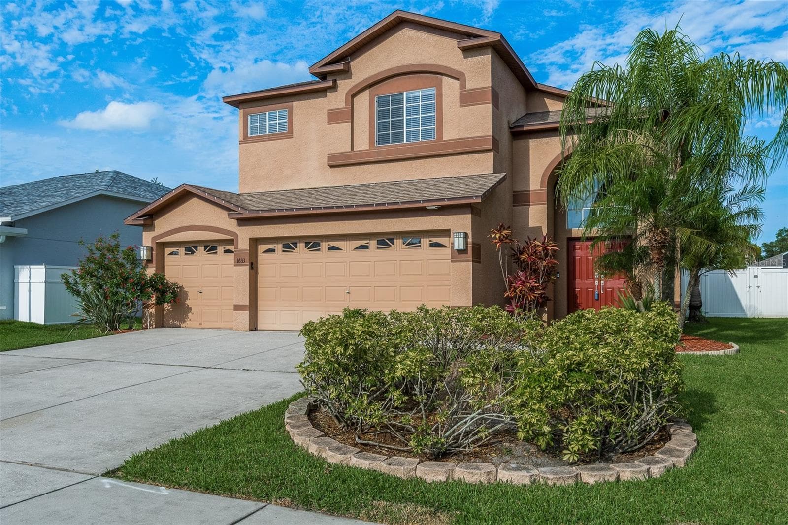 1633 SHADY OAKS DR