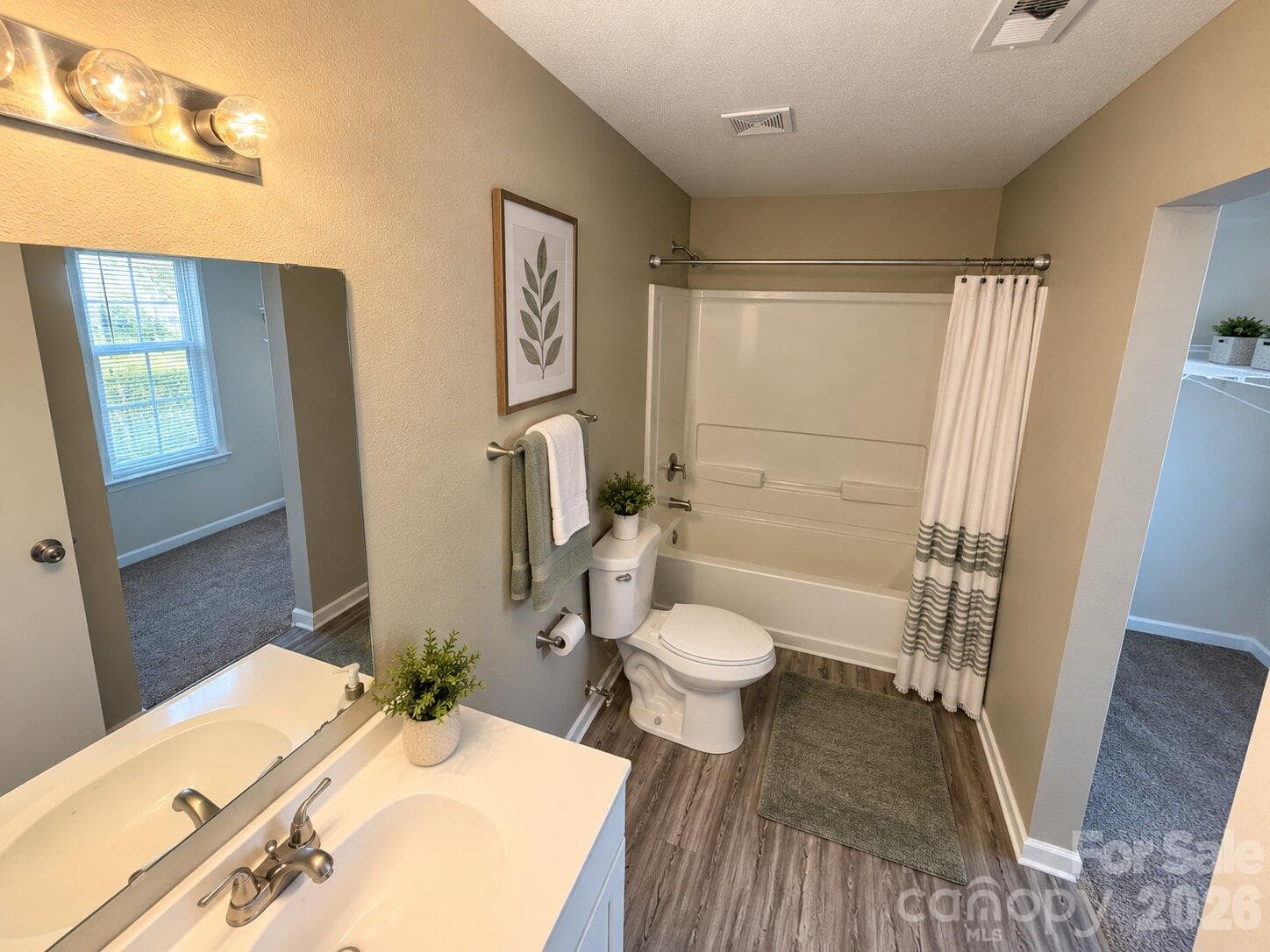 Single Family Residence at 1620 Lynford Drive, Charlotte, photo 10 of 14
