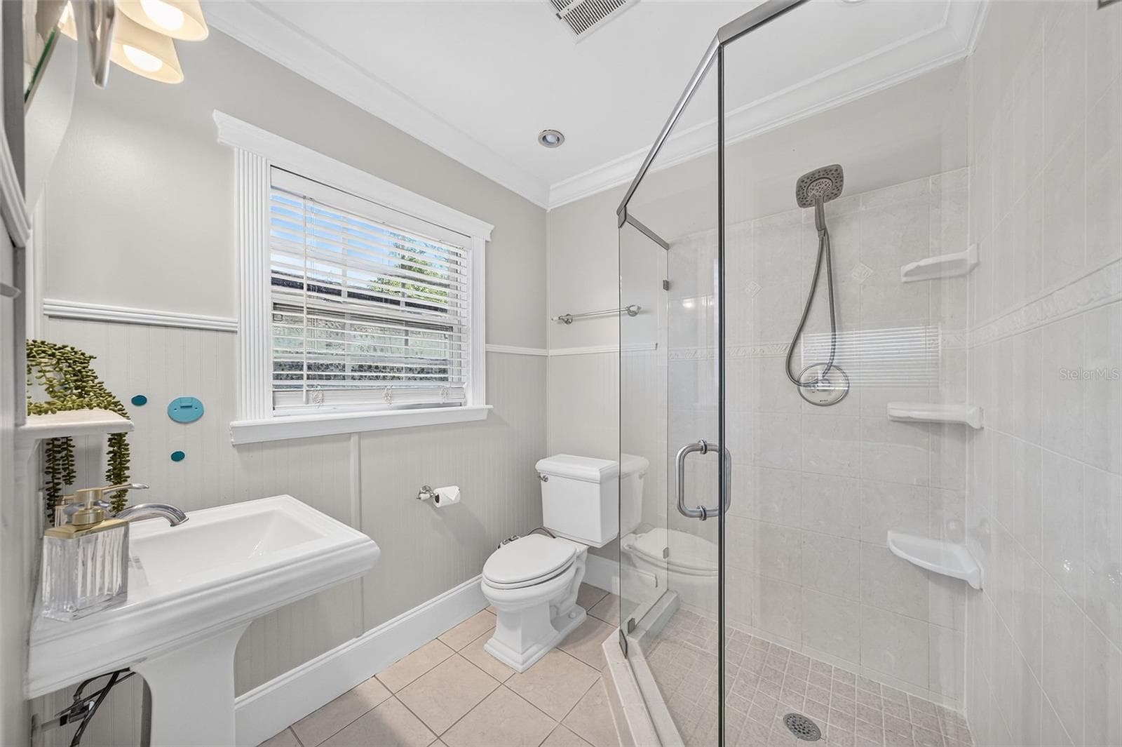 Master bathroom brand new shower glass enclosure. - 1448 CUMBIE ST, ORLANDO