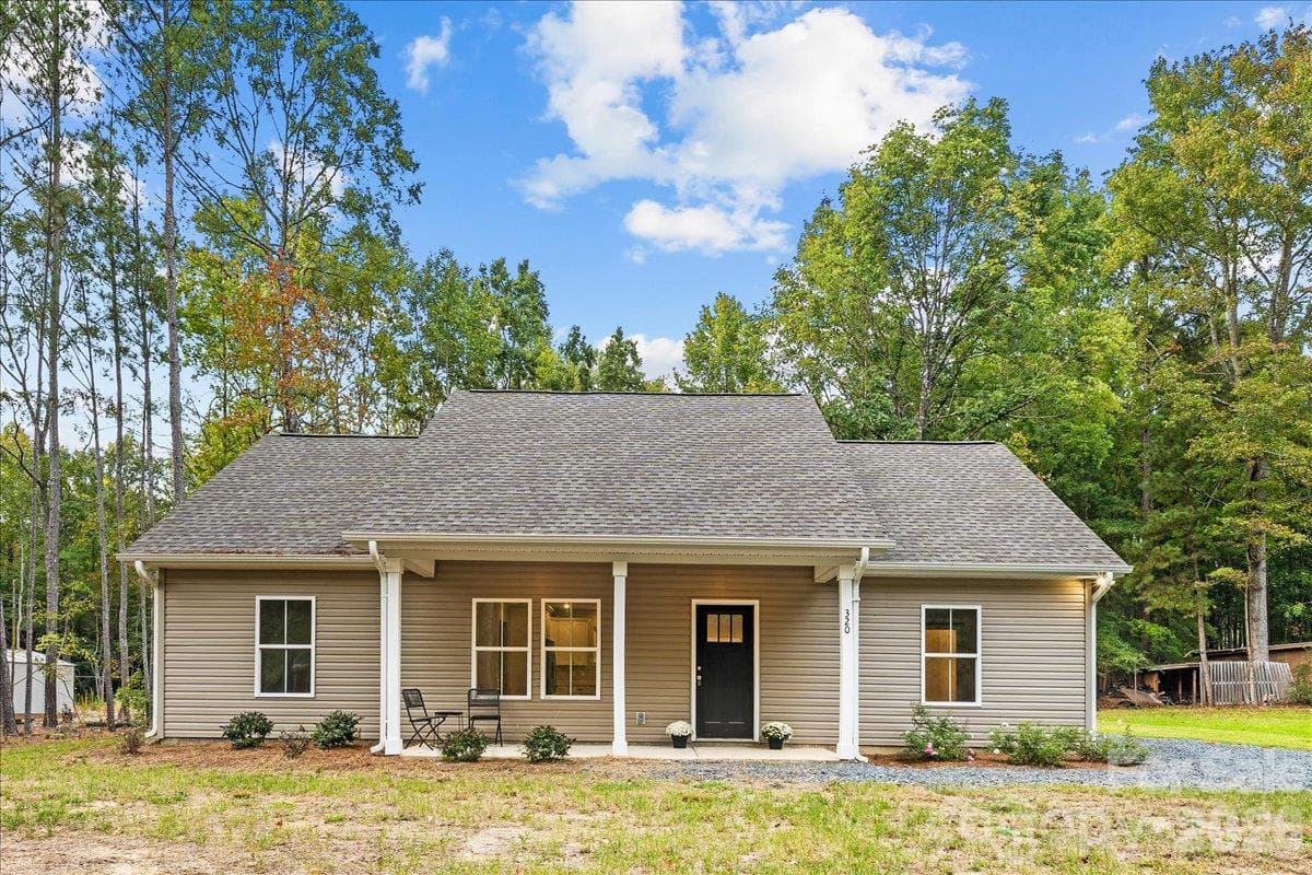 Single Family Residence at 318 Stanback Street, Mount Gilead, photo 3 of 34