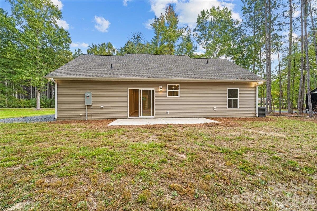 Single Family Residence at 318 Stanback Street, Mount Gilead, photo 5 of 34