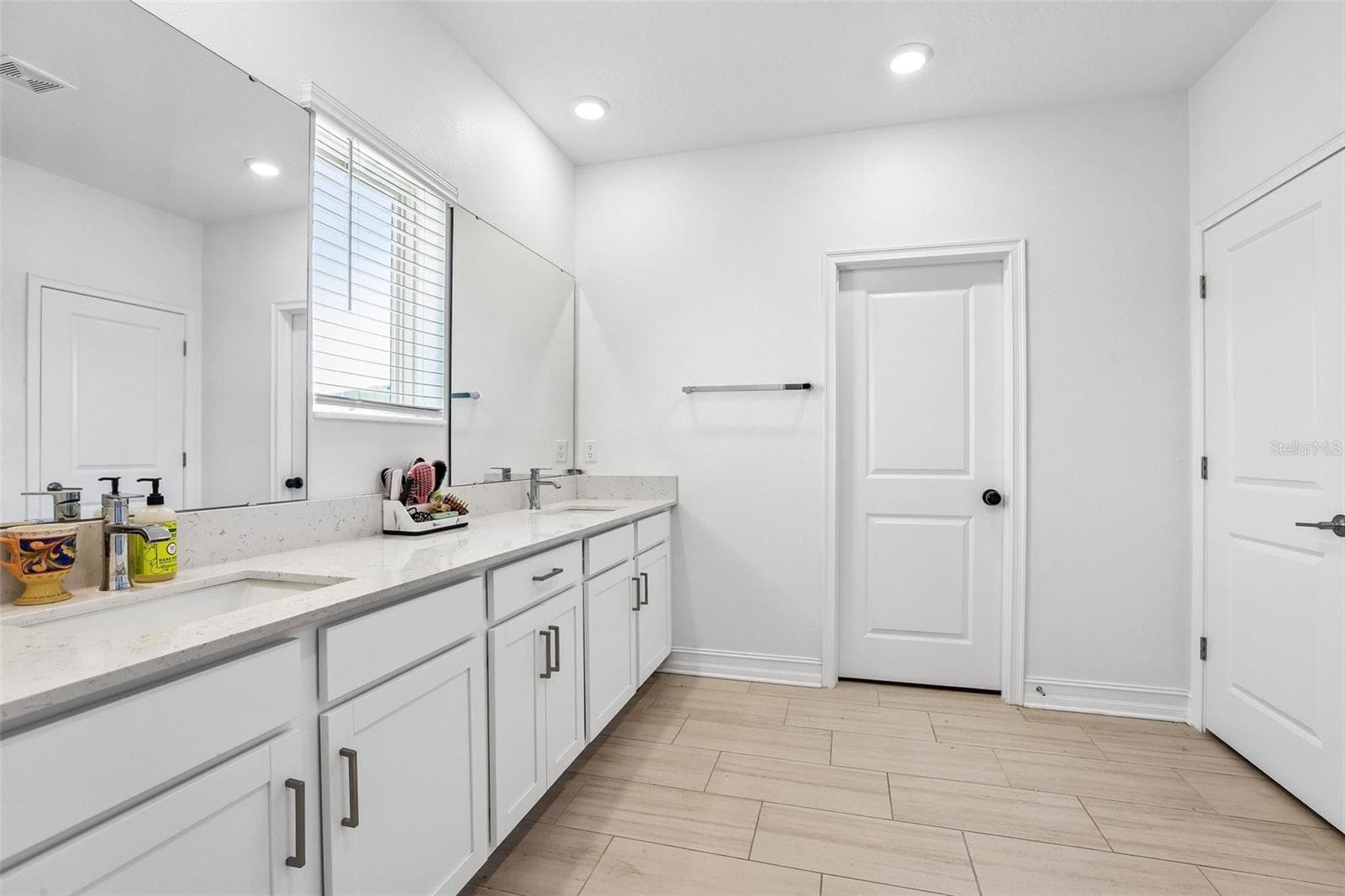 Single Family Residence at 7702 S KISSIMMEE ST, TAMPA, photo 20 of 37