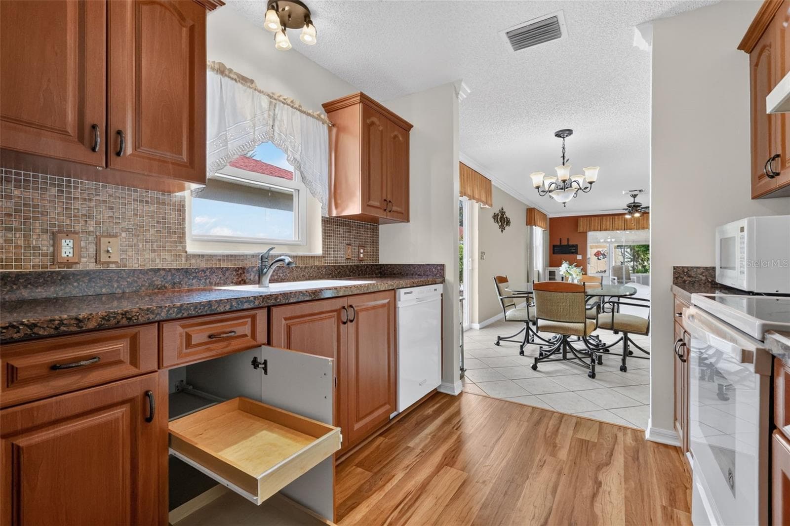 Kitchen with Roll-Out Shelving - 407 CARMEL AVE, THE VILLAGES