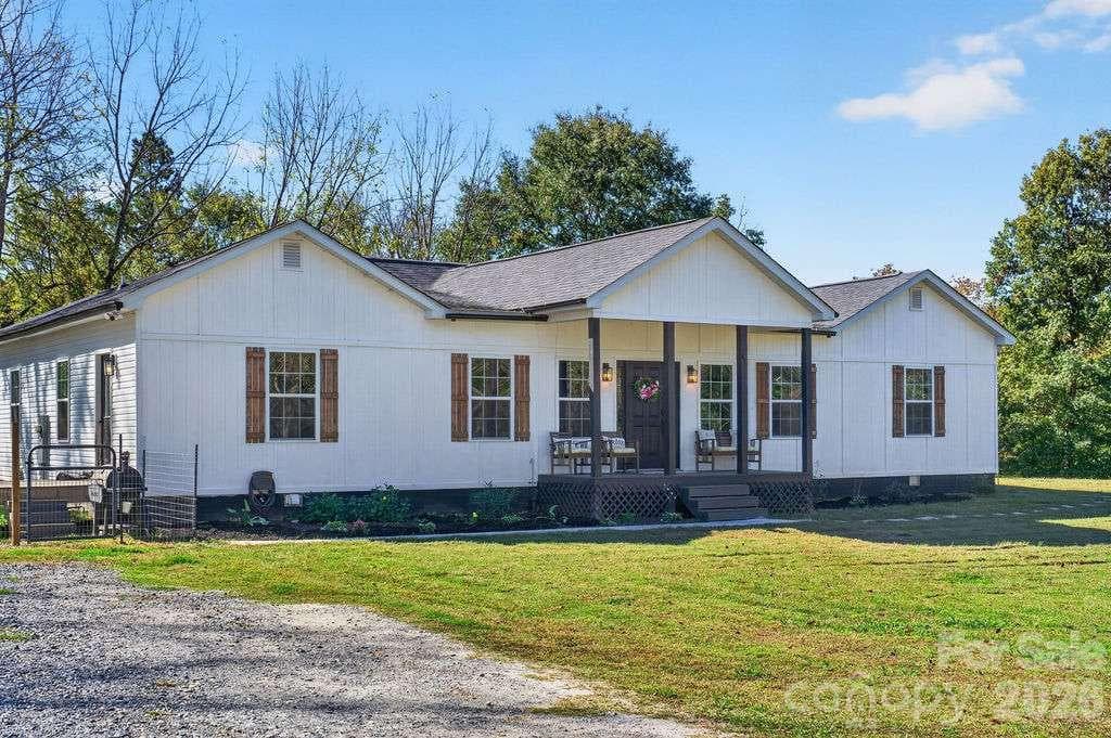 Single Family Residence at 1347 Crossland Road, Clover, photo 2 of 39