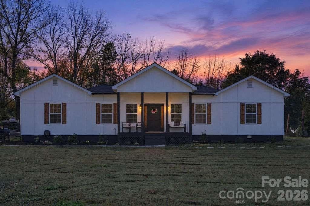 Single Family Residence at 1347 Crossland Road, Clover, photo 37 of 39
