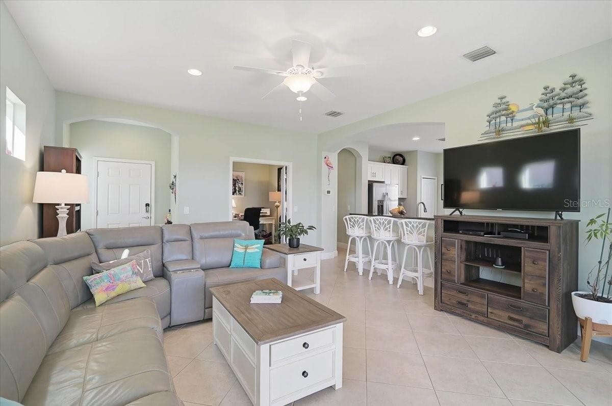Single Family Residence at 12660 SAGEWOOD DR, VENICE, photo 10 of 91