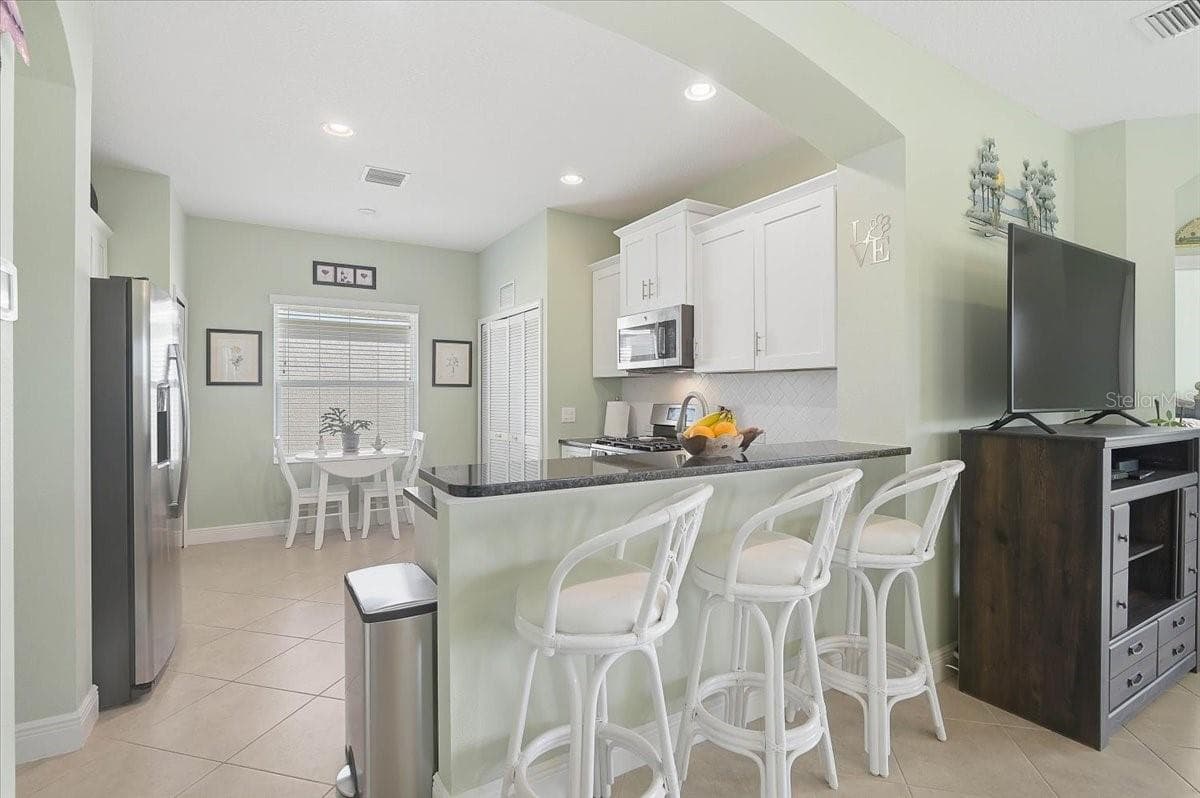 Single Family Residence at 12660 SAGEWOOD DR, VENICE, photo 12 of 91