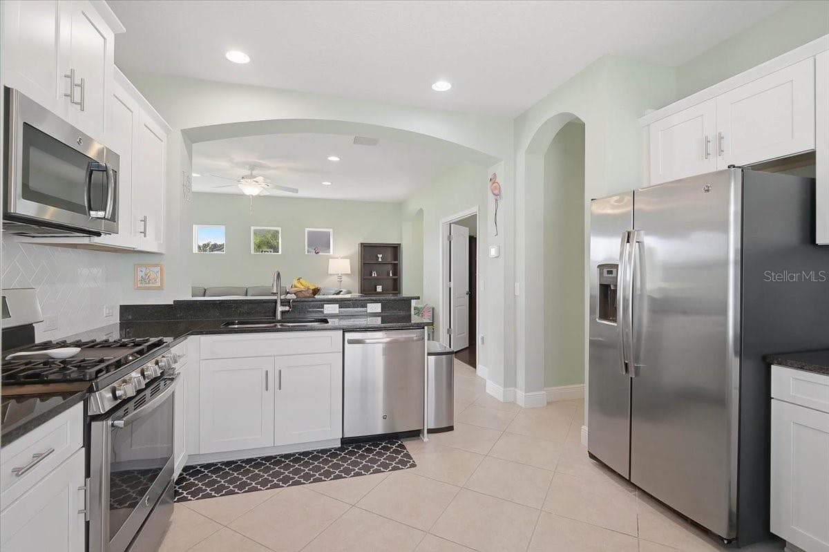 Single Family Residence at 12660 SAGEWOOD DR, VENICE, photo 15 of 91