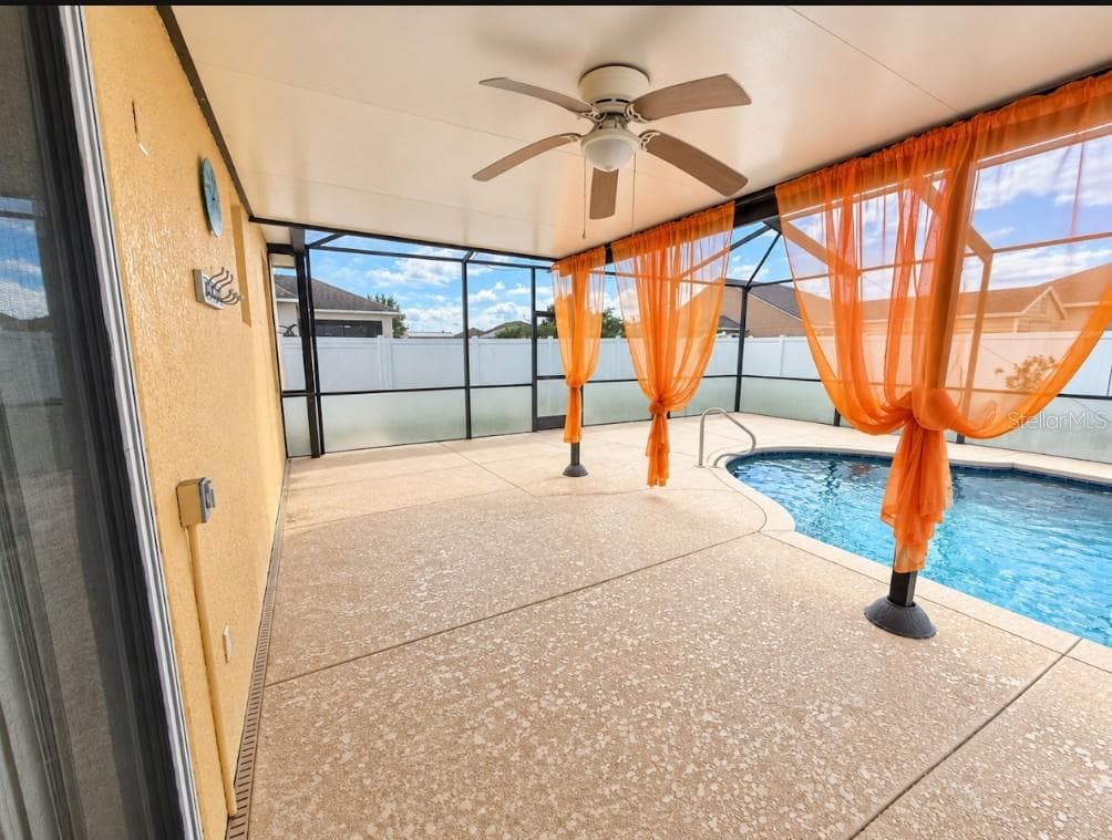Single Family Residence at 8166 WOODVINE CIR, LAKELAND, photo 2 of 32