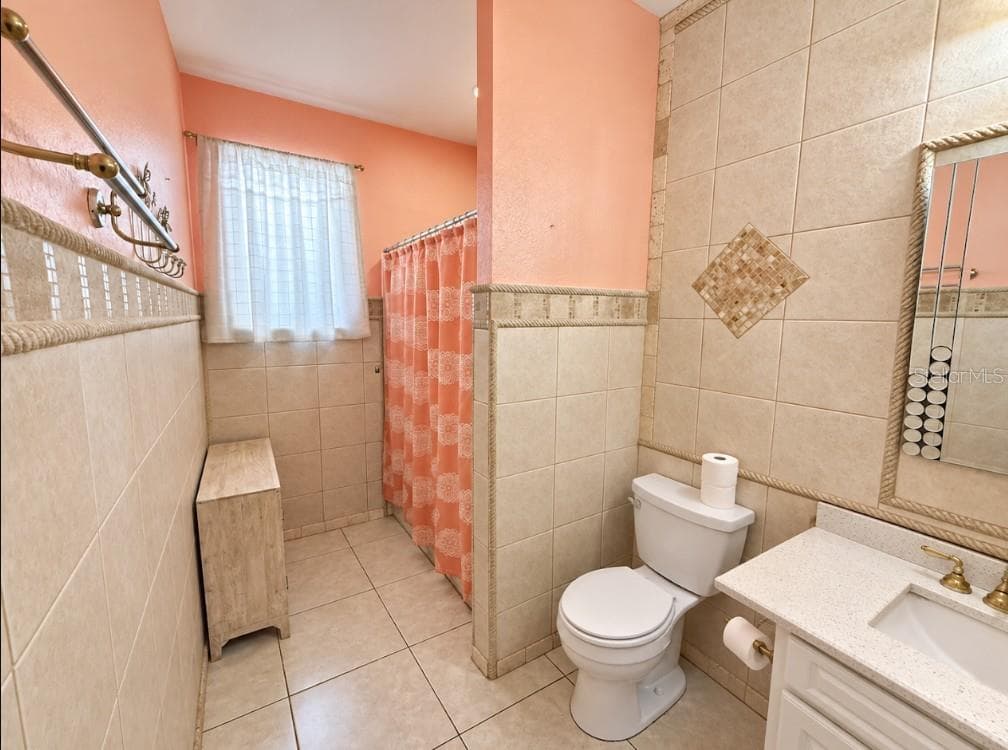 Single Family Residence at 8166 WOODVINE CIR, LAKELAND, photo 11 of 32