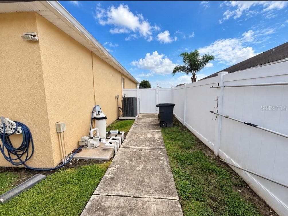 Single Family Residence at 8166 WOODVINE CIR, LAKELAND, photo 28 of 32
