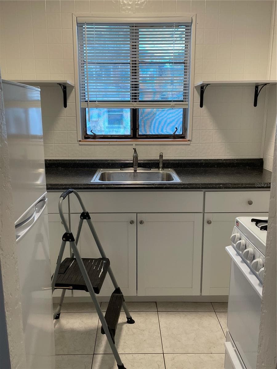 Quadruplex at 712 7TH ST N, ST PETERSBURG, photo 9 of 12