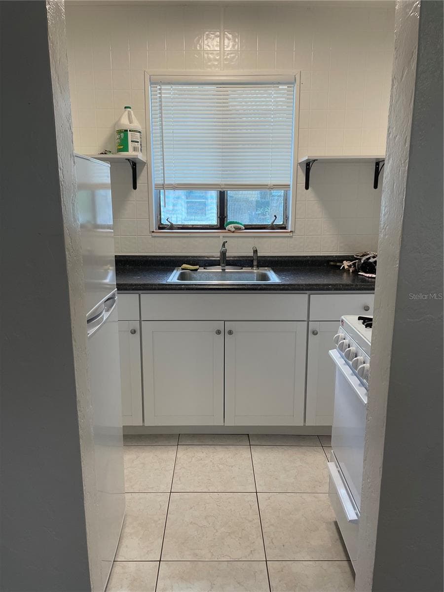 Quadruplex at 712 7TH ST N, ST PETERSBURG, photo 11 of 12