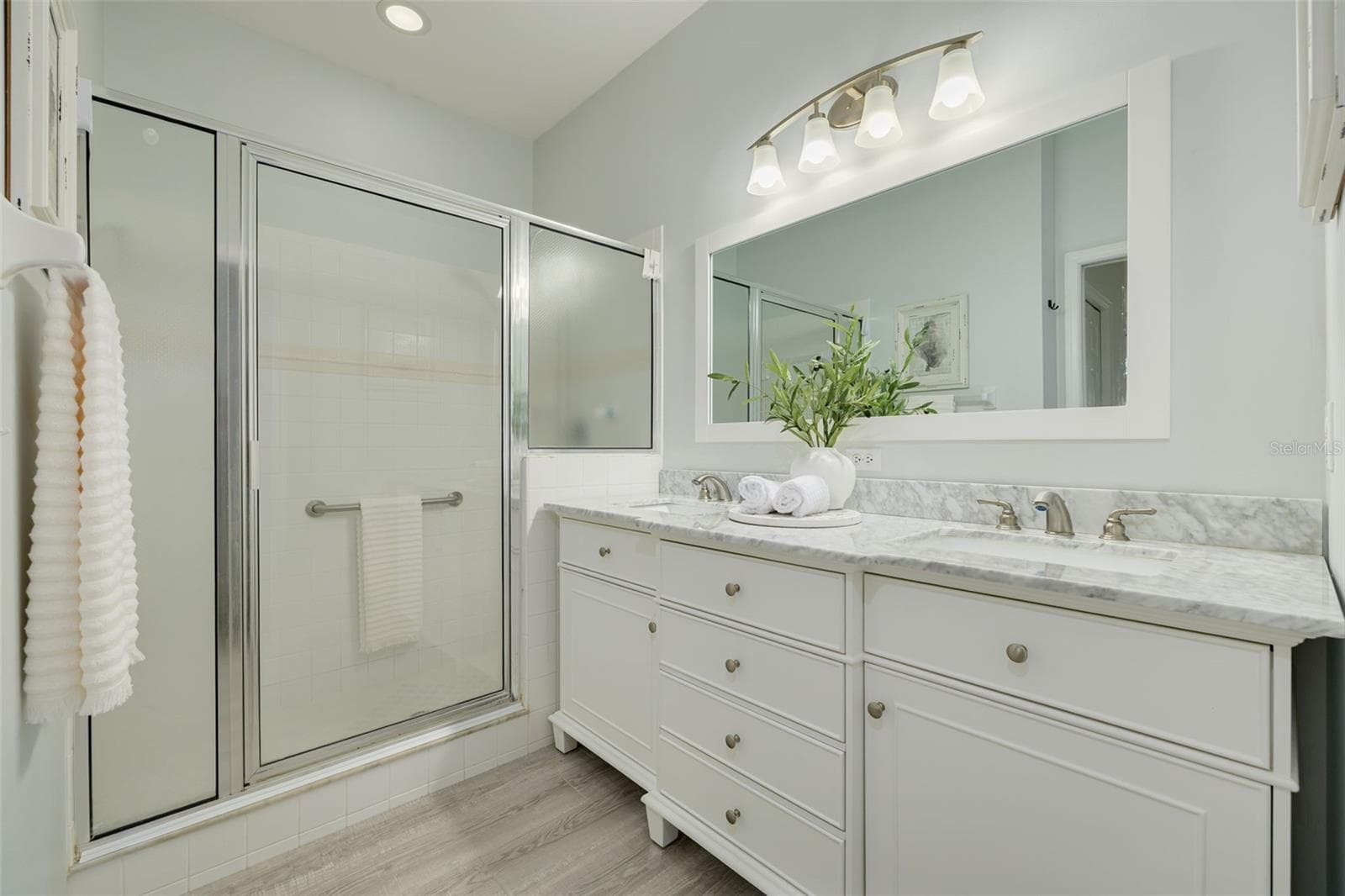 Primary Bathroom - 3755 DARSTON ST, PALM HARBOR