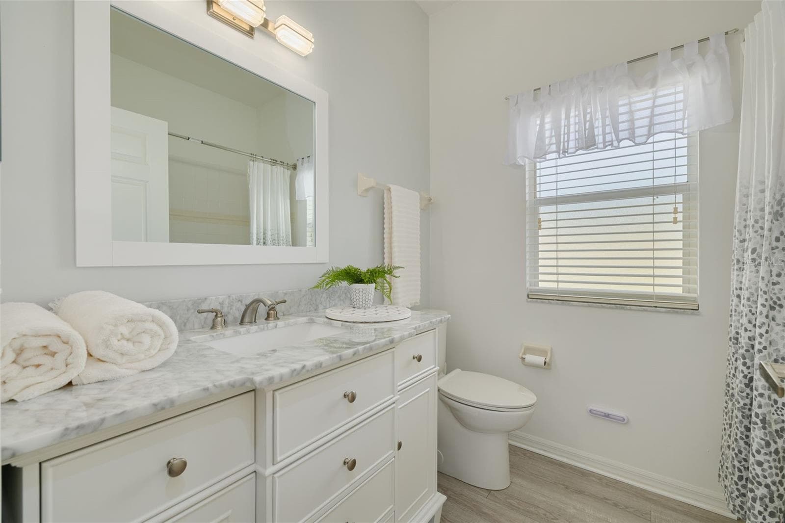 Guest Bathroom - 3755 DARSTON ST, PALM HARBOR