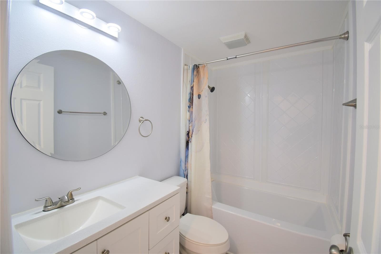 Guest Bathroom - 4816 GOLDENVIEW LN, LAKELAND