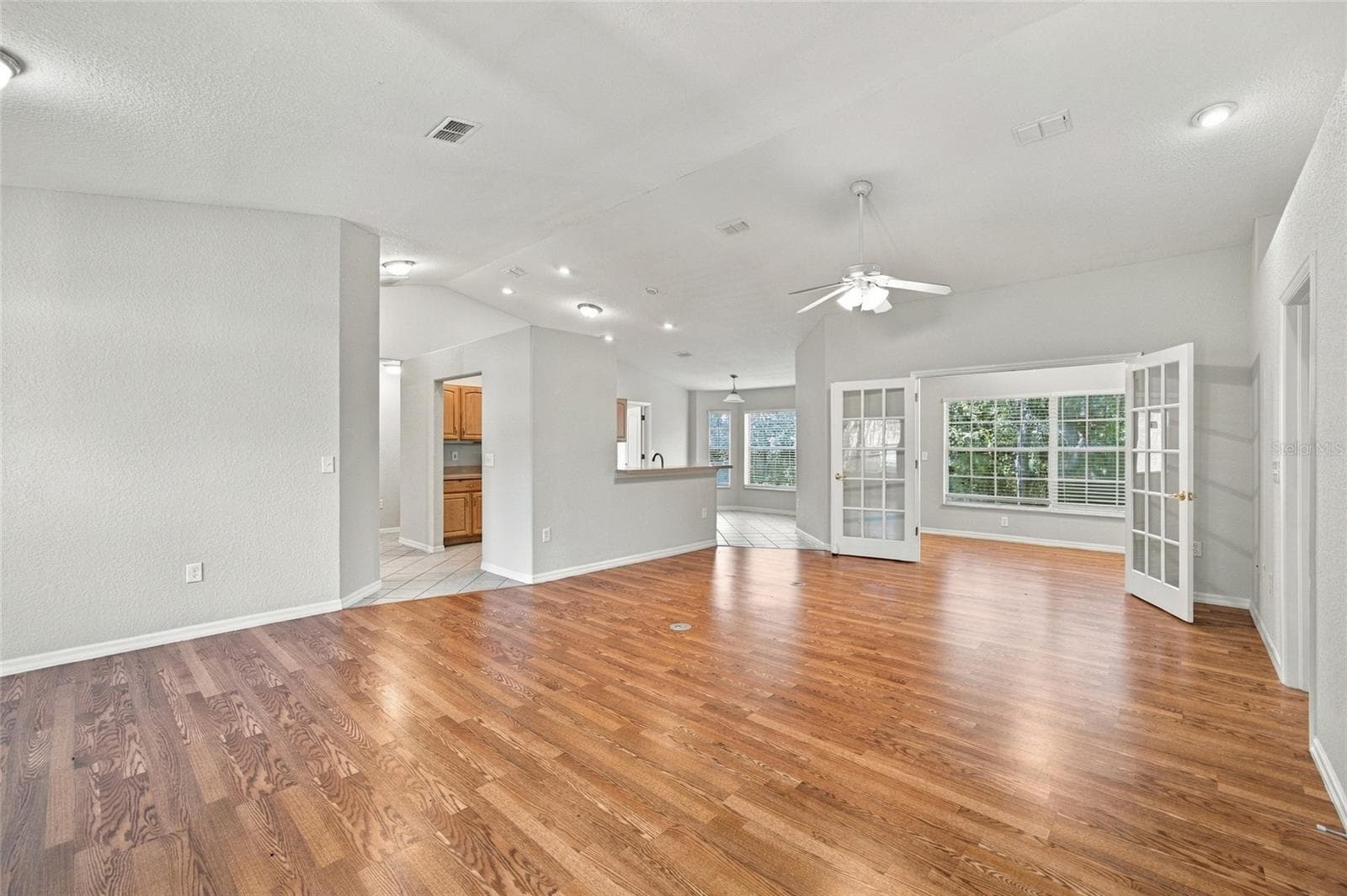 Living Area - 12707 BOX DR, HUDSON