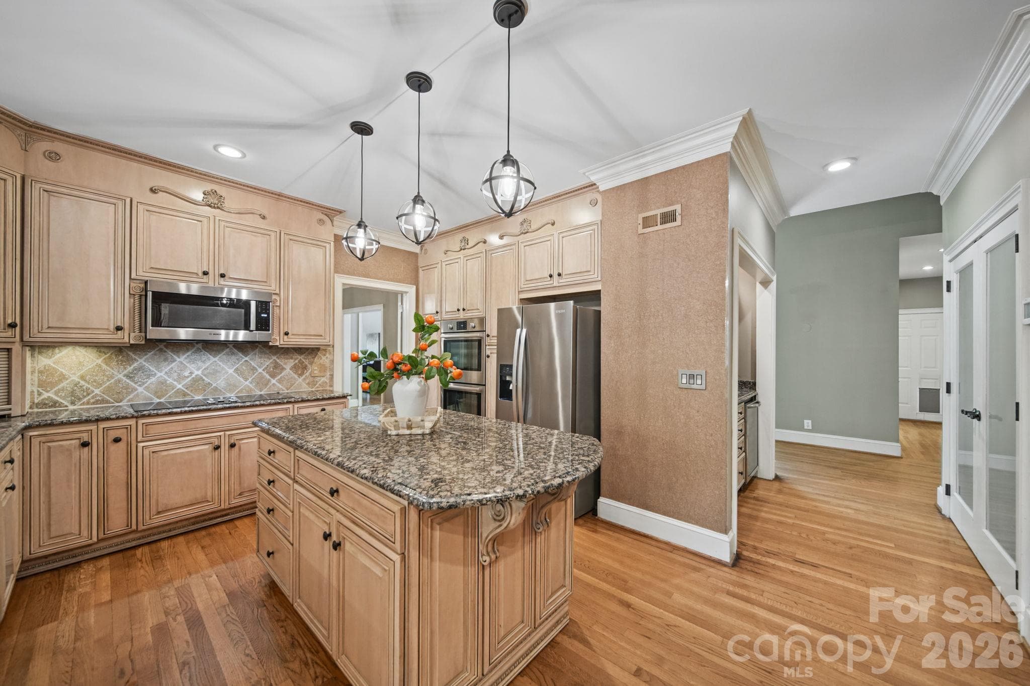 Single Family Residence at 6 Thornwood Court, Lake Wylie, photo 6 of 48