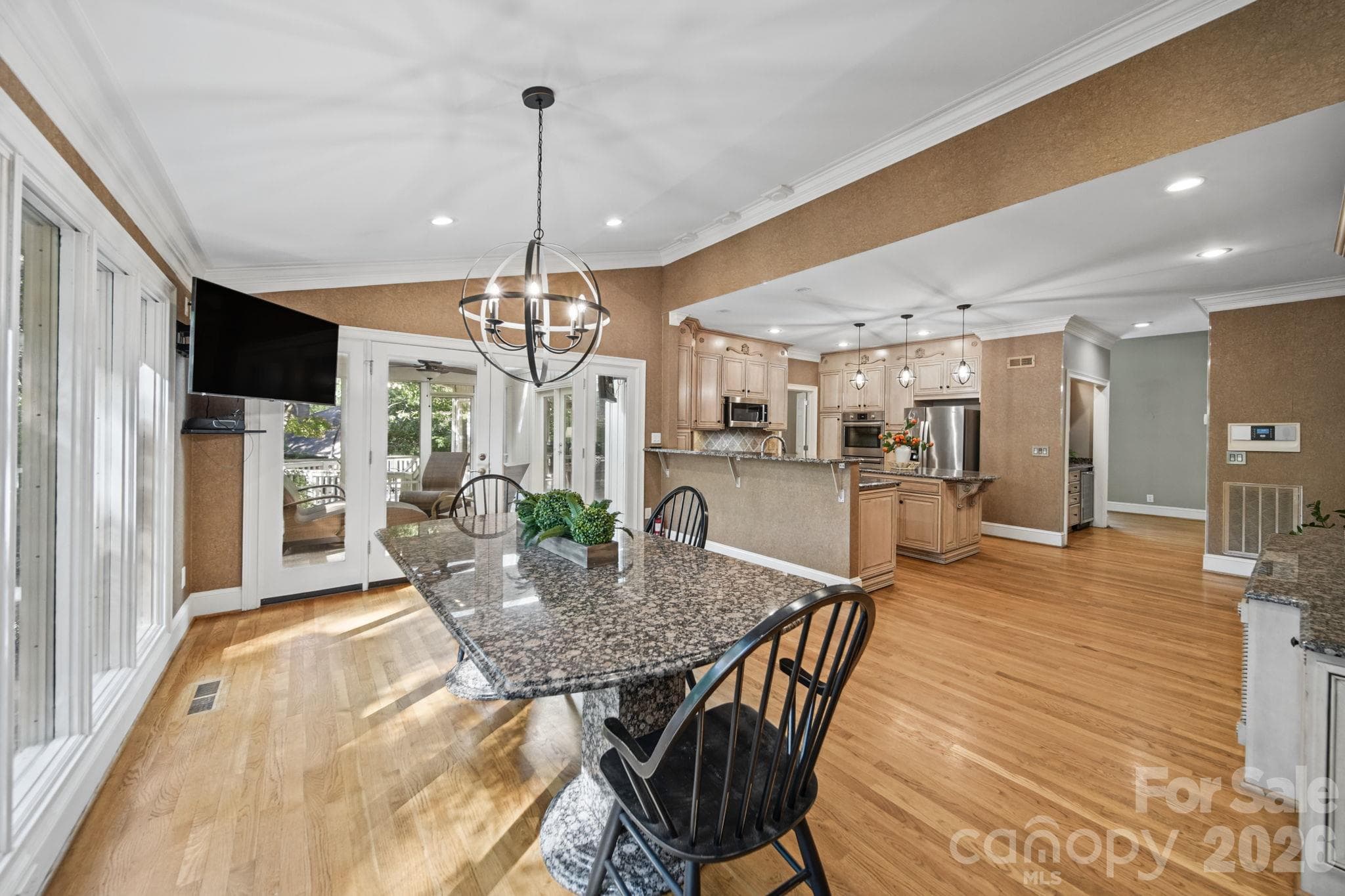 Single Family Residence at 6 Thornwood Court, Lake Wylie, photo 10 of 48