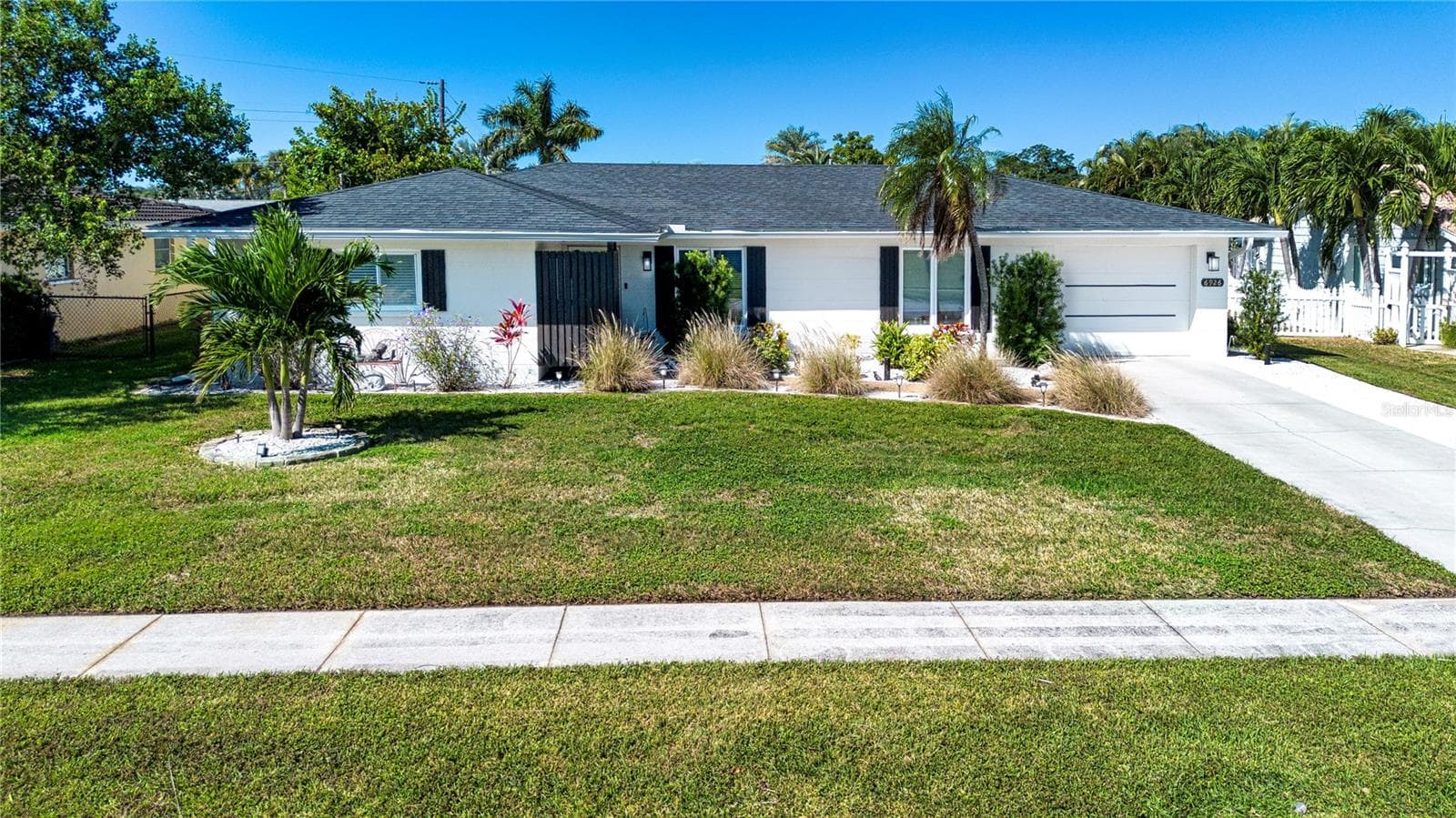 Single Family Residence at 6926 ANTIGUA PL, SARASOTA, photo 2 of 51