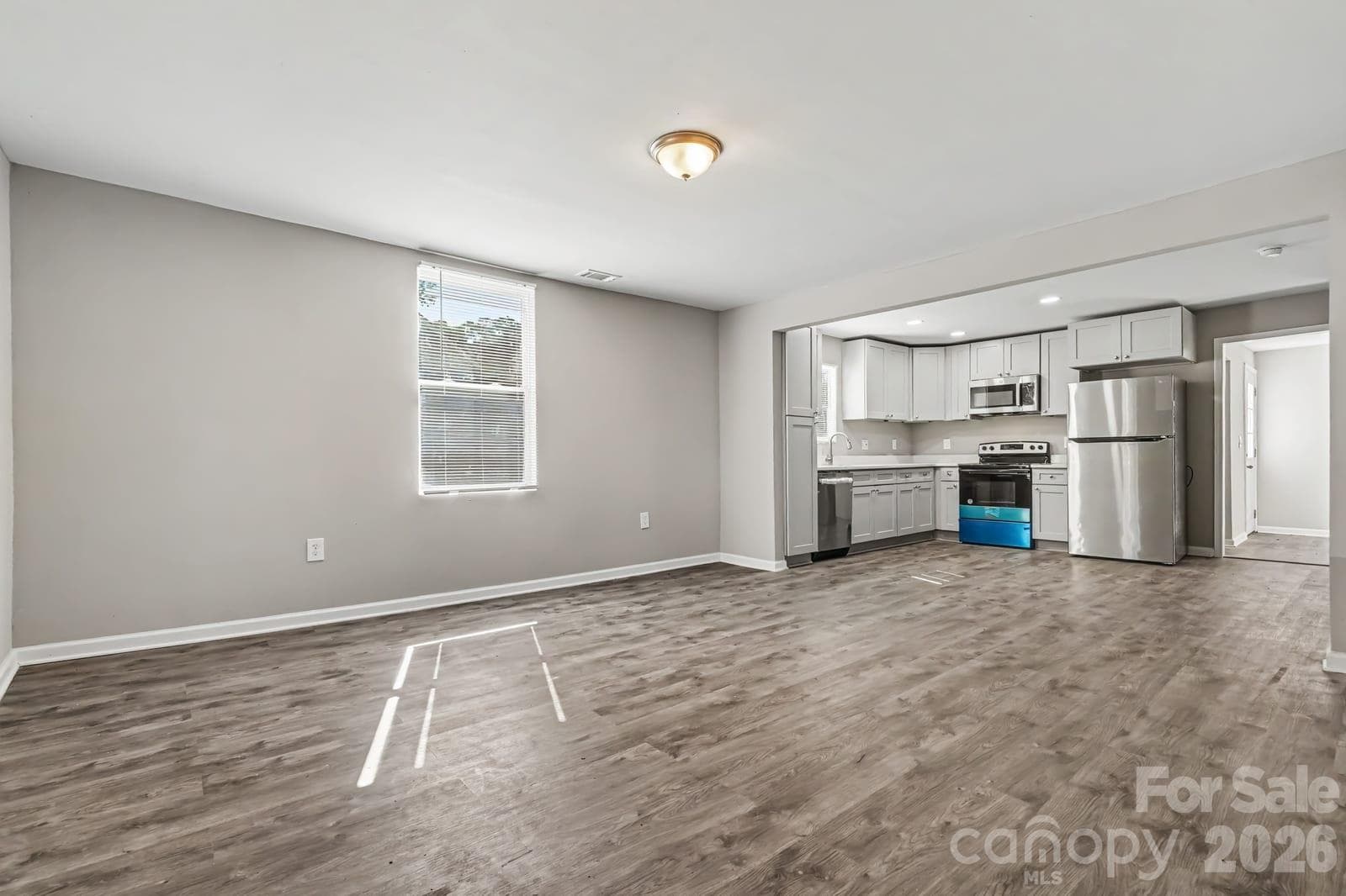 Single Family Residence at 38 Pine Street, Great Falls, photo 9 of 32