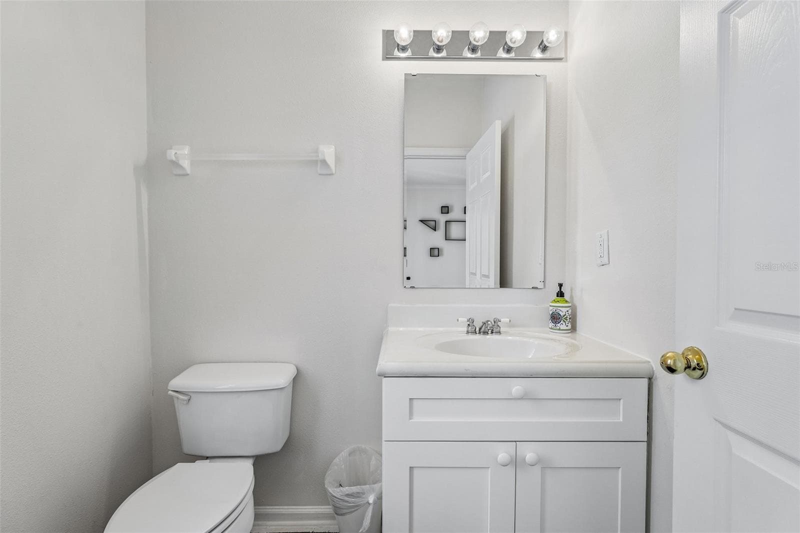 Main floor half bath. - 8525 WATERWILLOW PL, ORLANDO
