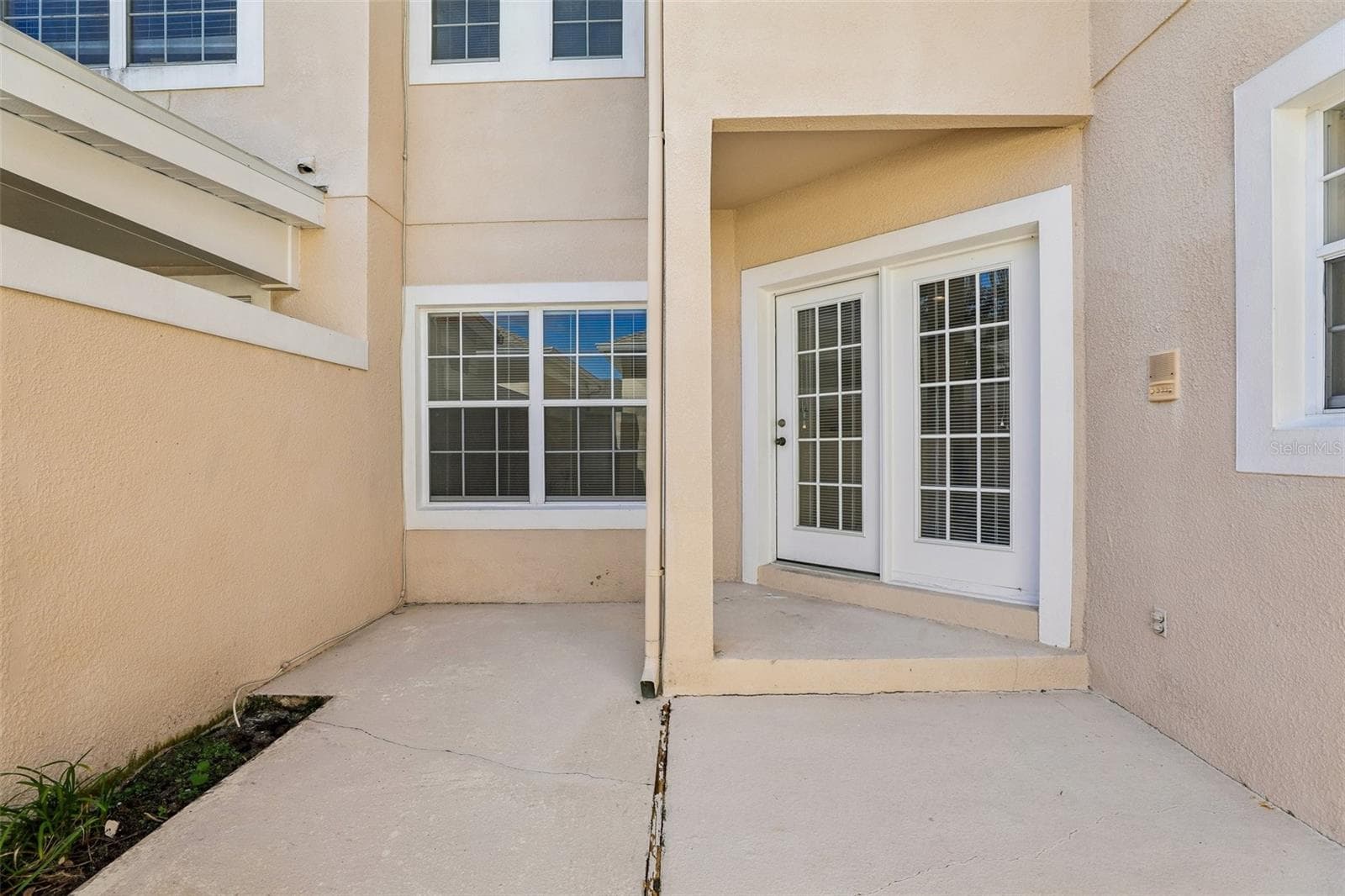 Private courtyard patio. - 8525 WATERWILLOW PL, ORLANDO