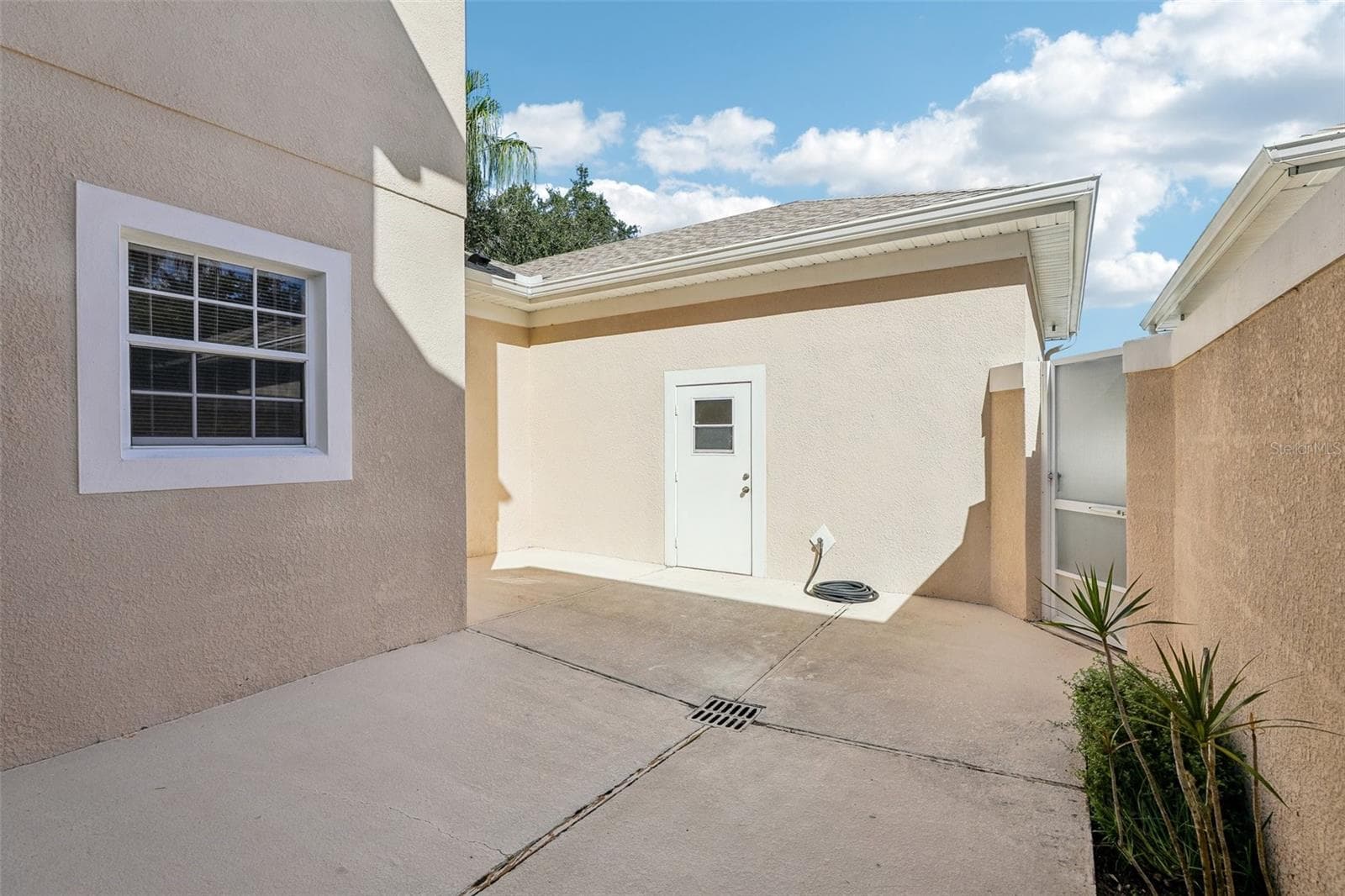 Private courtyard patio. - 8525 WATERWILLOW PL, ORLANDO