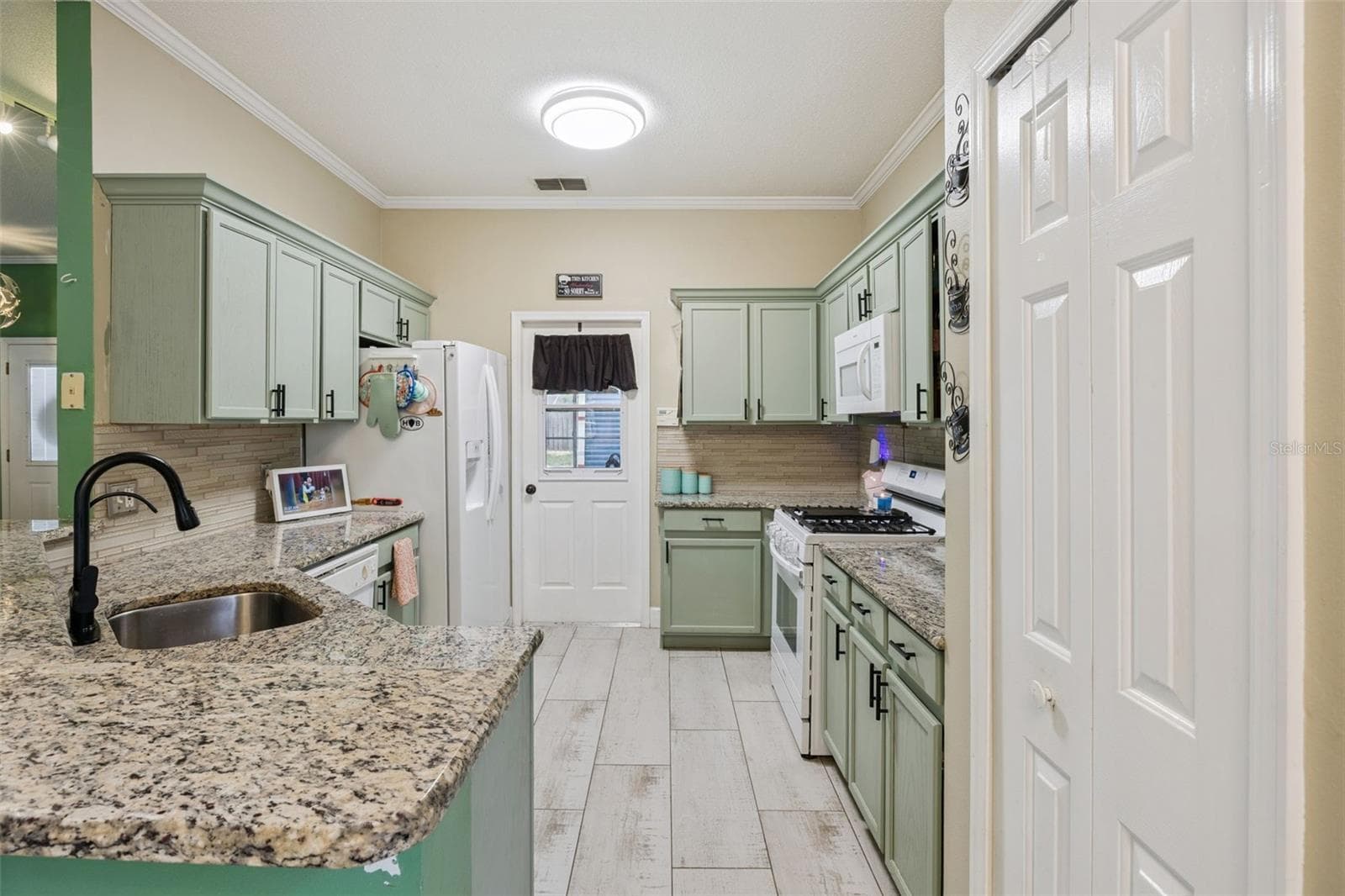 Single Family Residence at 227 TIFFANY LOOP, DAVENPORT, photo 11 of 52