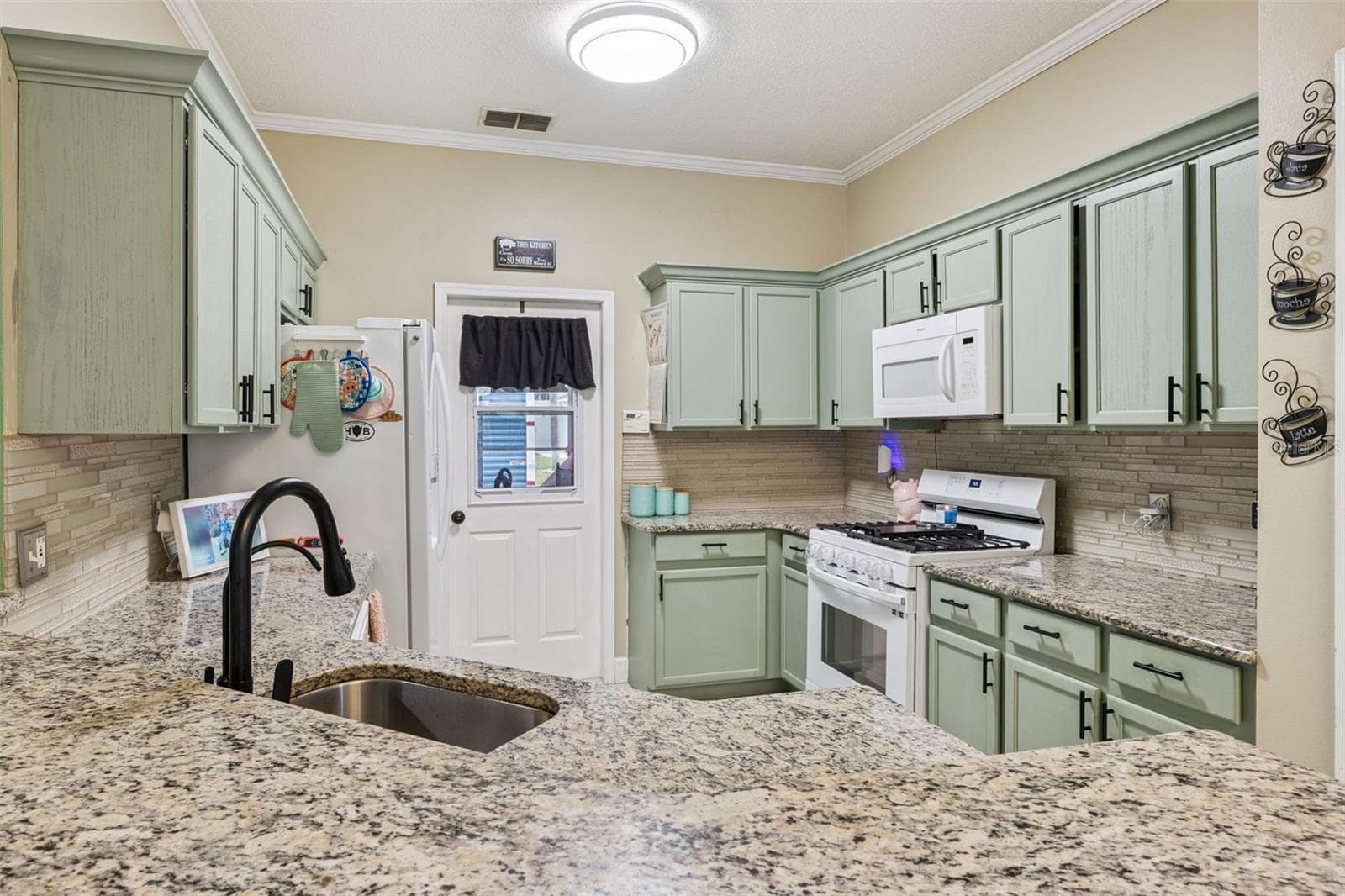 Single Family Residence at 227 TIFFANY LOOP, DAVENPORT, photo 12 of 52