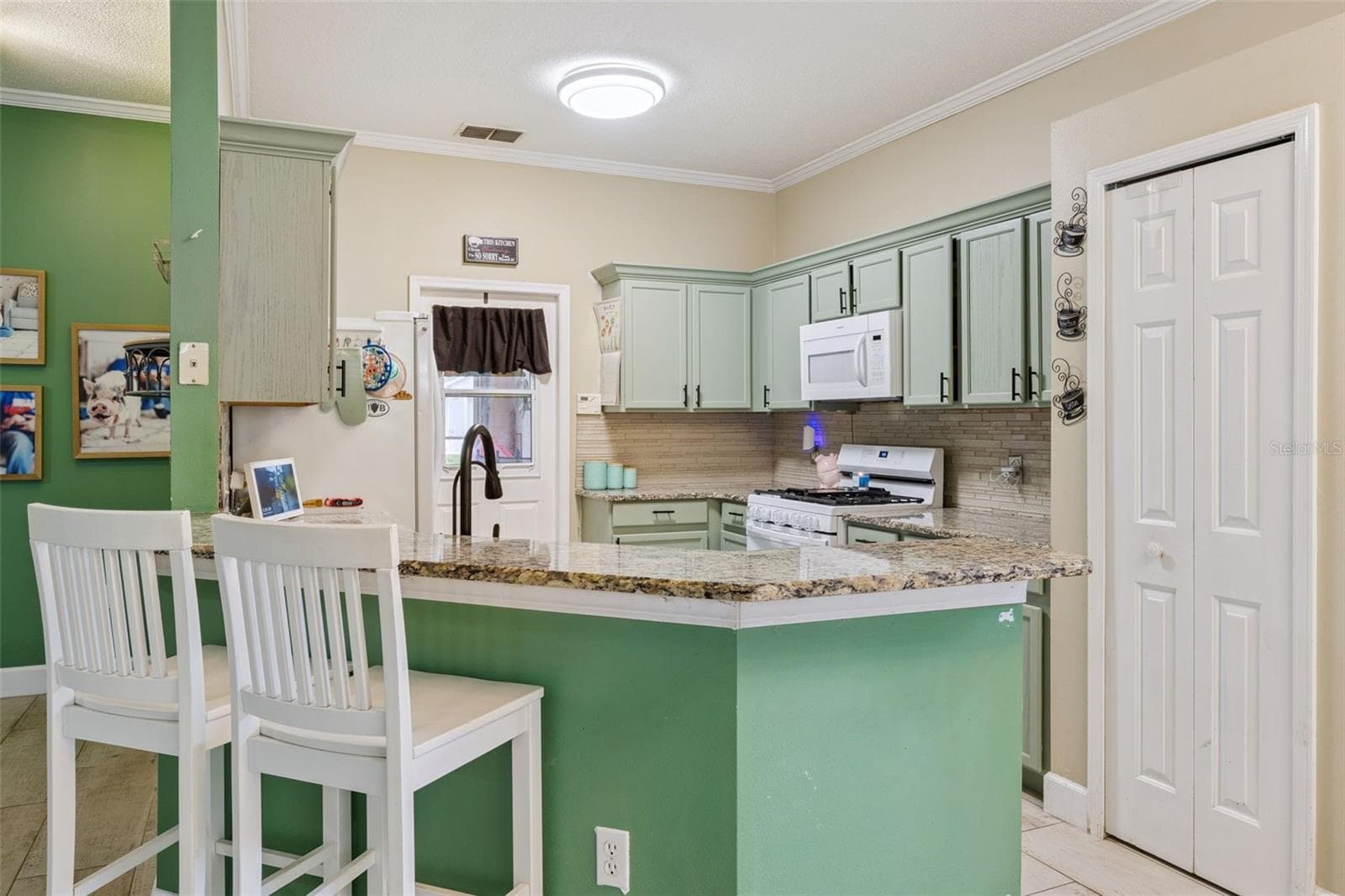 Single Family Residence at 227 TIFFANY LOOP, DAVENPORT, photo 13 of 52
